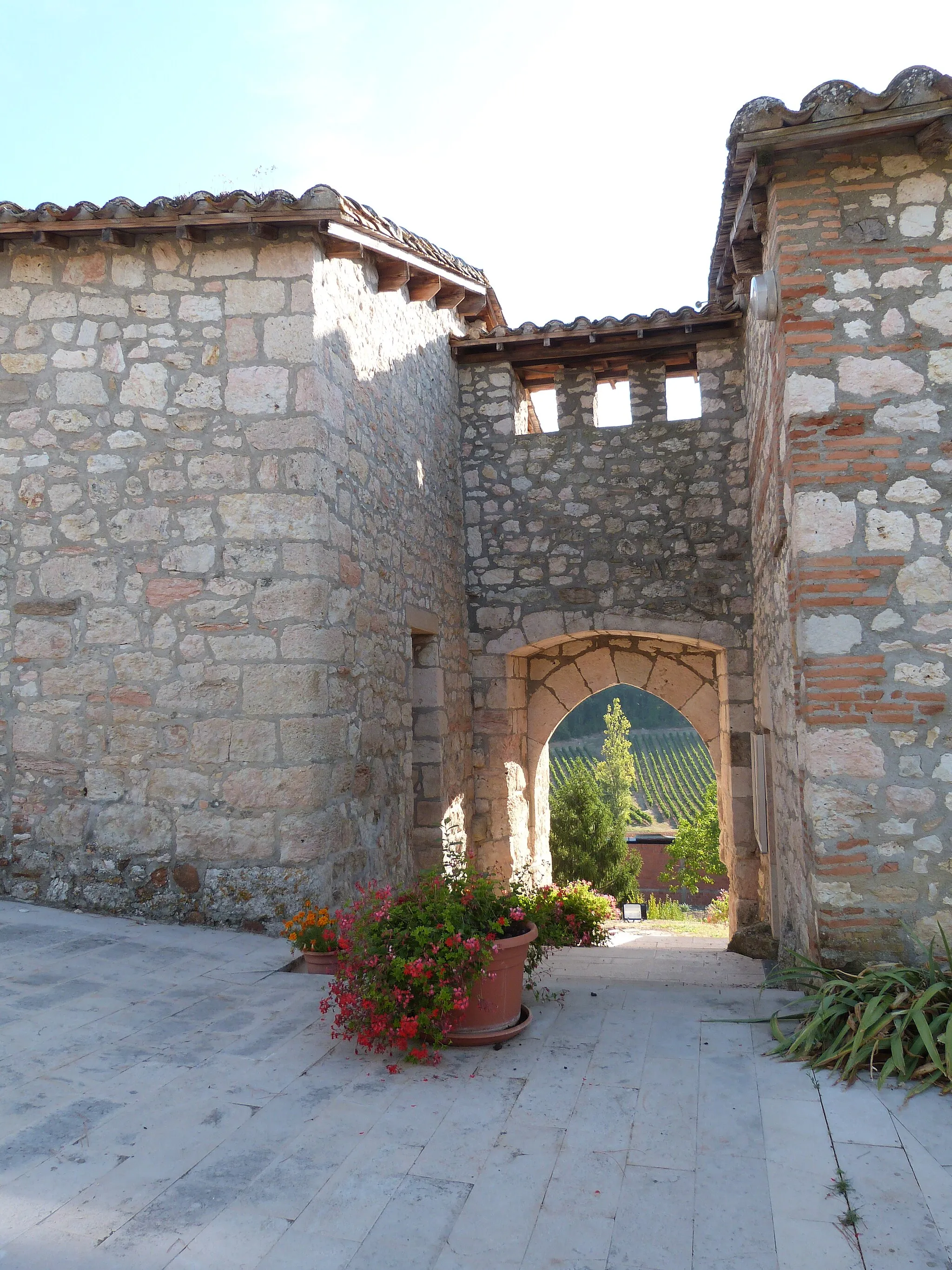 Photo showing: Porte fortifiée vue depuis l'intérieur du village (Broze, Tarn)
