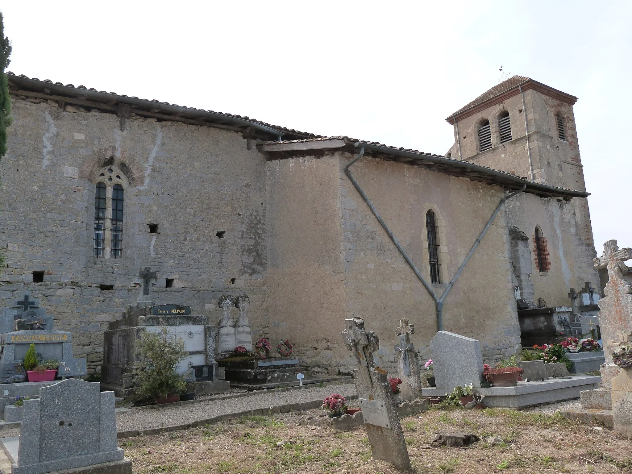 Photo showing: Vue depuis le cimetière de l'église Saint-Jean-Baptiste de Gabriac (Cadalen, Tarn)