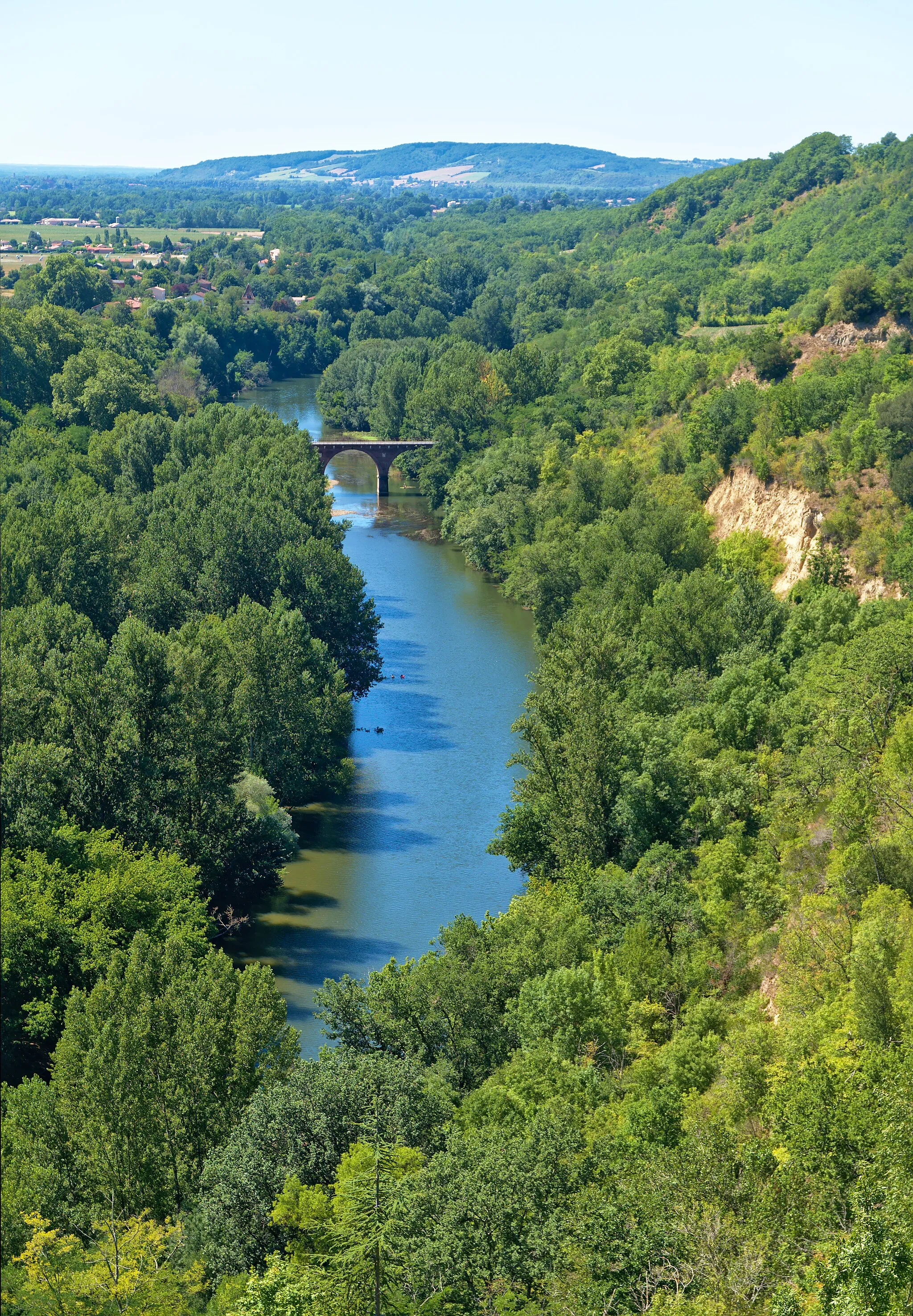 Photo showing: L'Agout, coulant sous le pont de Saint-Lieux-lès-Lavaur.