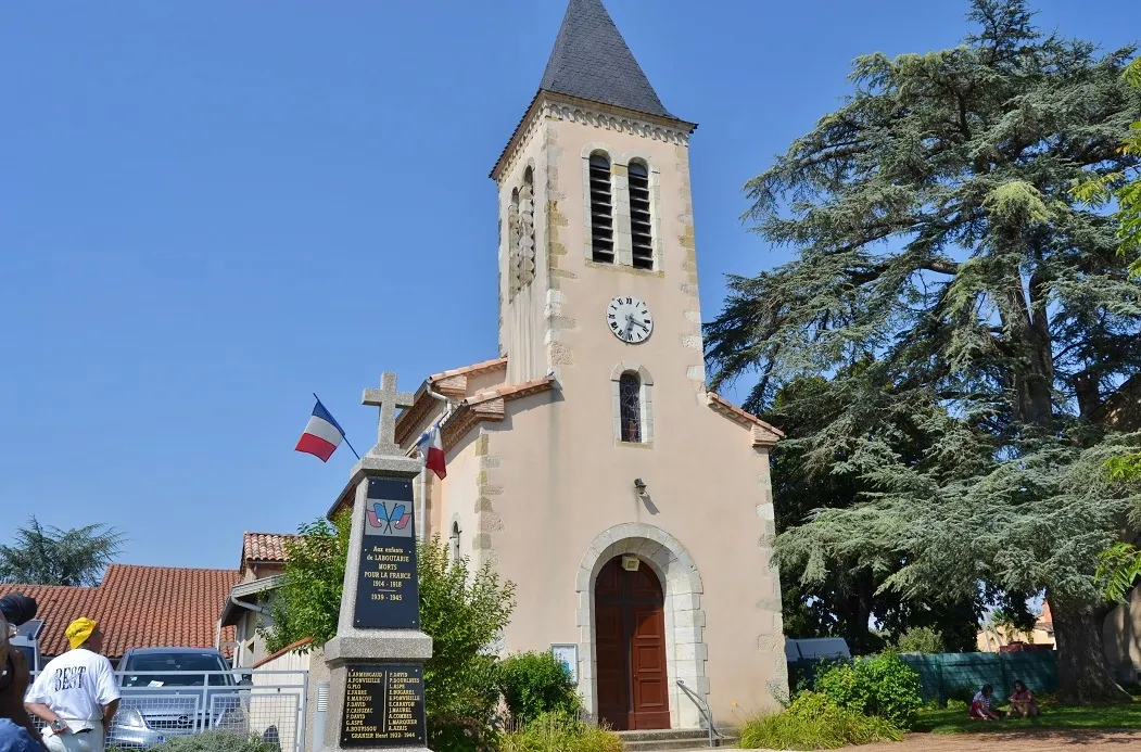 Photo showing: église Saint Jean Baptiste