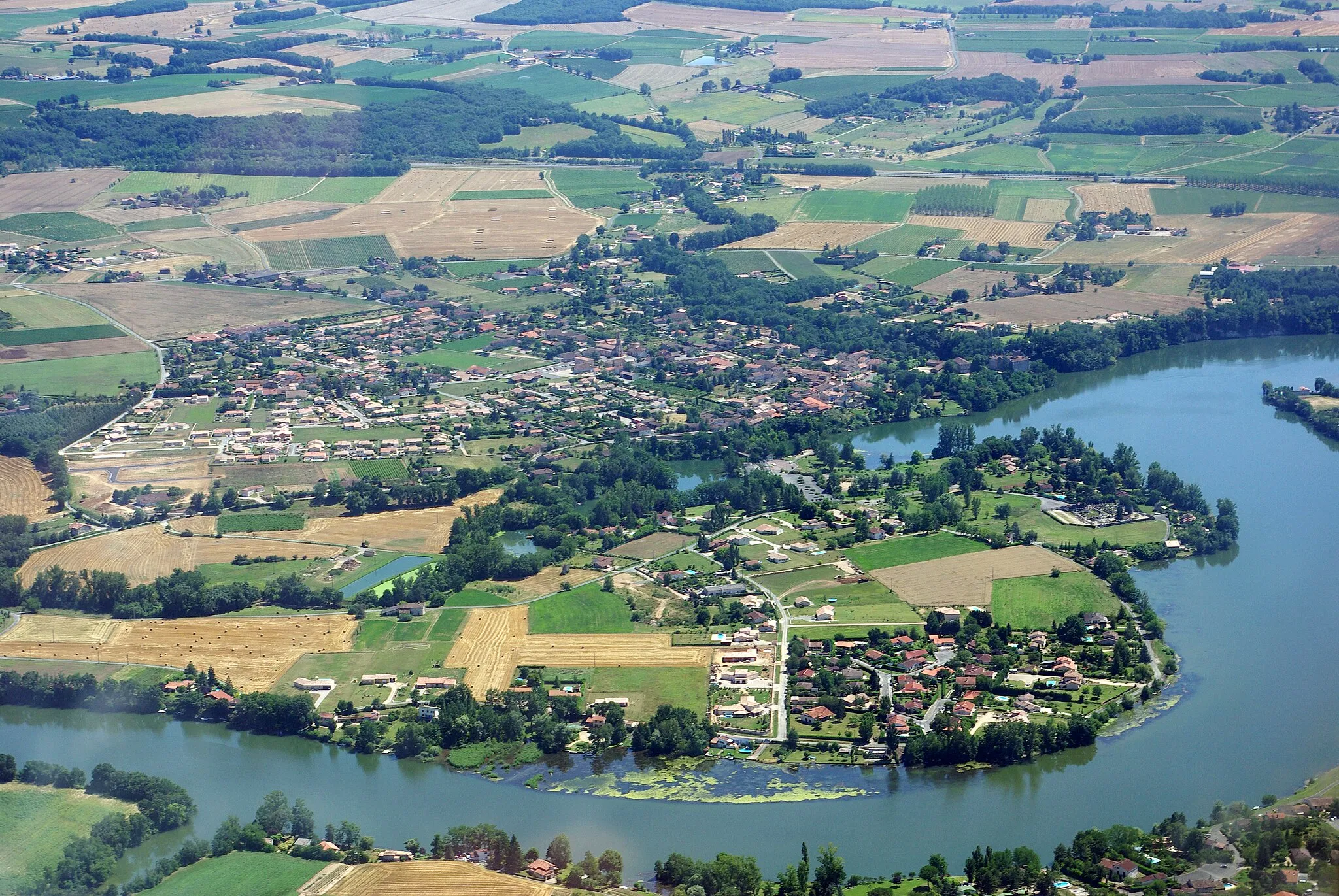 Photo showing: Aerial photo of Lagrave (Tarn, France)