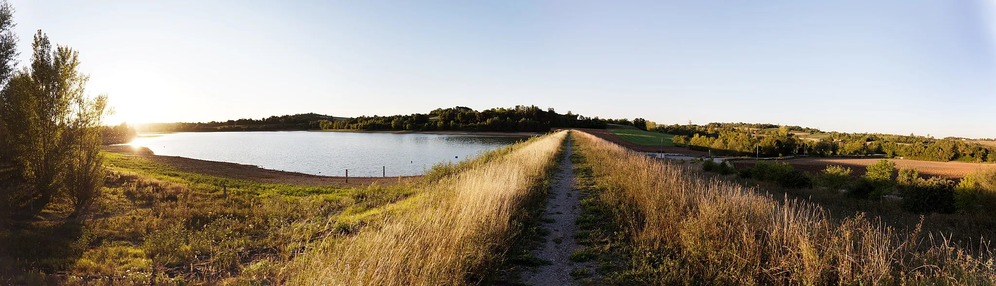 Photo showing: Panorama du barrage et du réservoir de Fourogue à Mailhoc