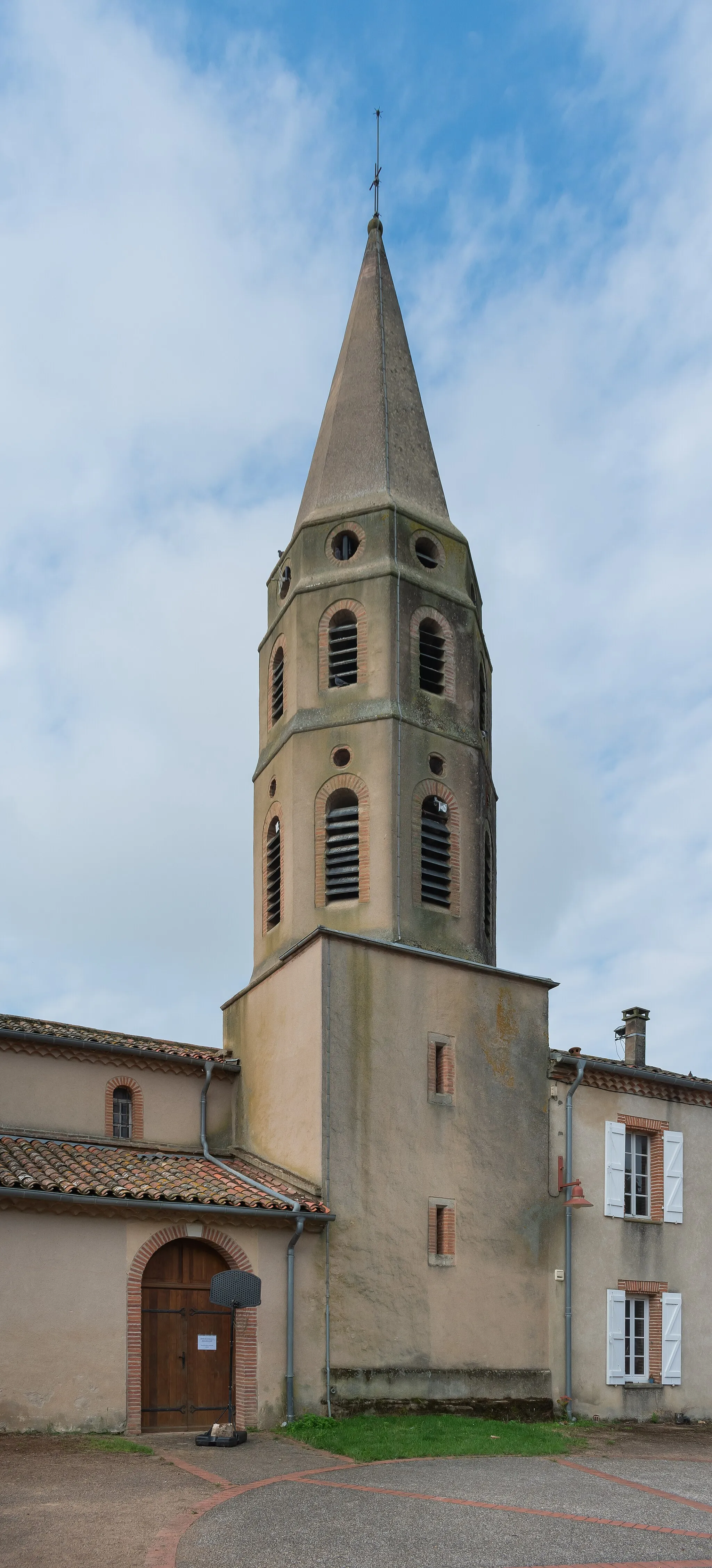 Photo showing: Bell tower of the Our Lady church in Maurens-Scopont, Tarn, France