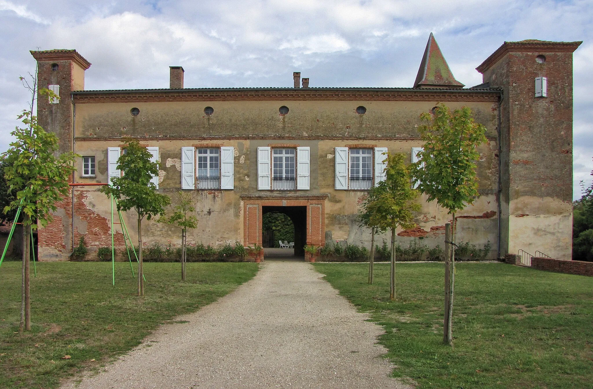 Photo showing: This building is indexed in the base Mérimée, a database of architectural heritage maintained by the French Ministry of Culture, under the reference PA81000025 .