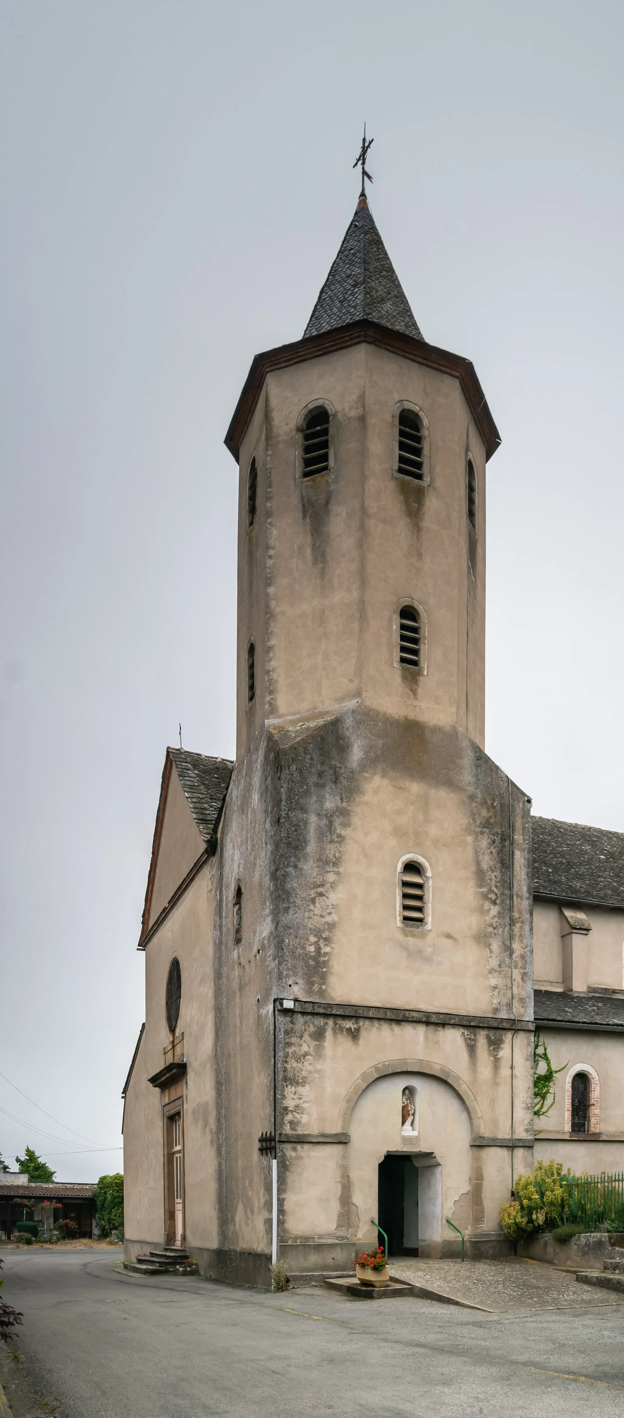 Photo showing: Bell tower of the Our Lady of the Nativity church in Pampelonne, Tarn, France