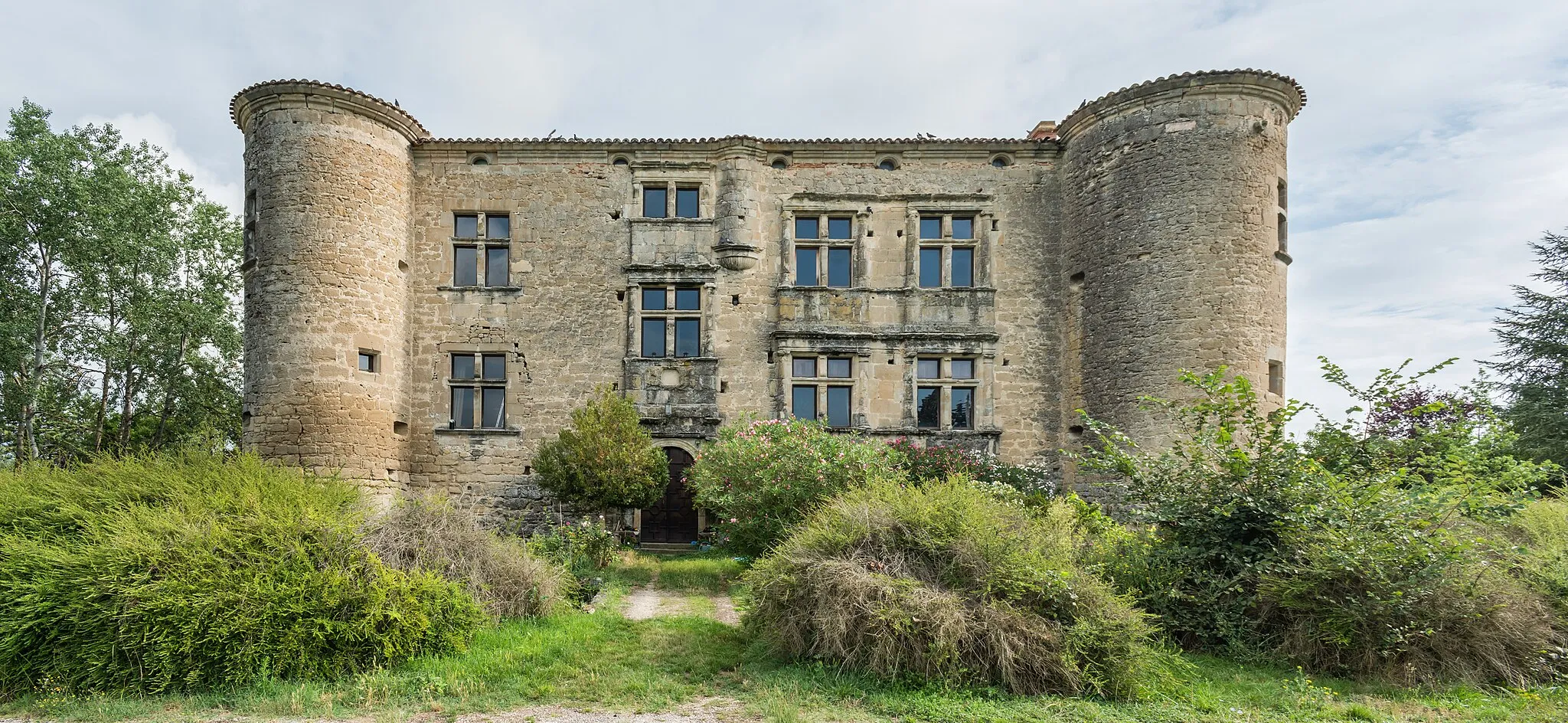 Photo showing: This building is inscrit au titre des monuments historiques de la France. It is indexed in the base Mérimée, a database of architectural heritage maintained by the French Ministry of Culture, under the reference PA00095626 .