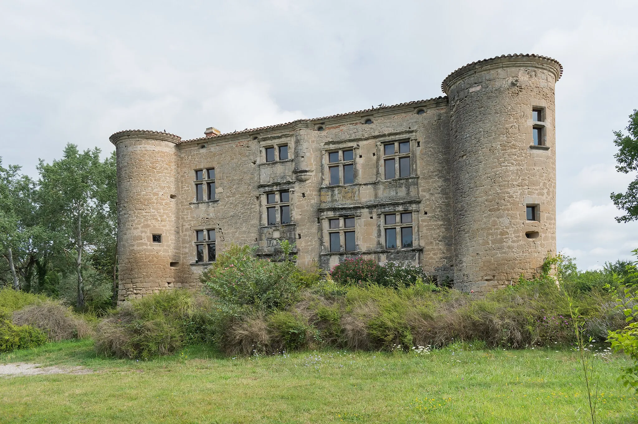 Photo showing: This building is inscrit au titre des monuments historiques de la France. It is indexed in the base Mérimée, a database of architectural heritage maintained by the French Ministry of Culture, under the reference PA00095626 .