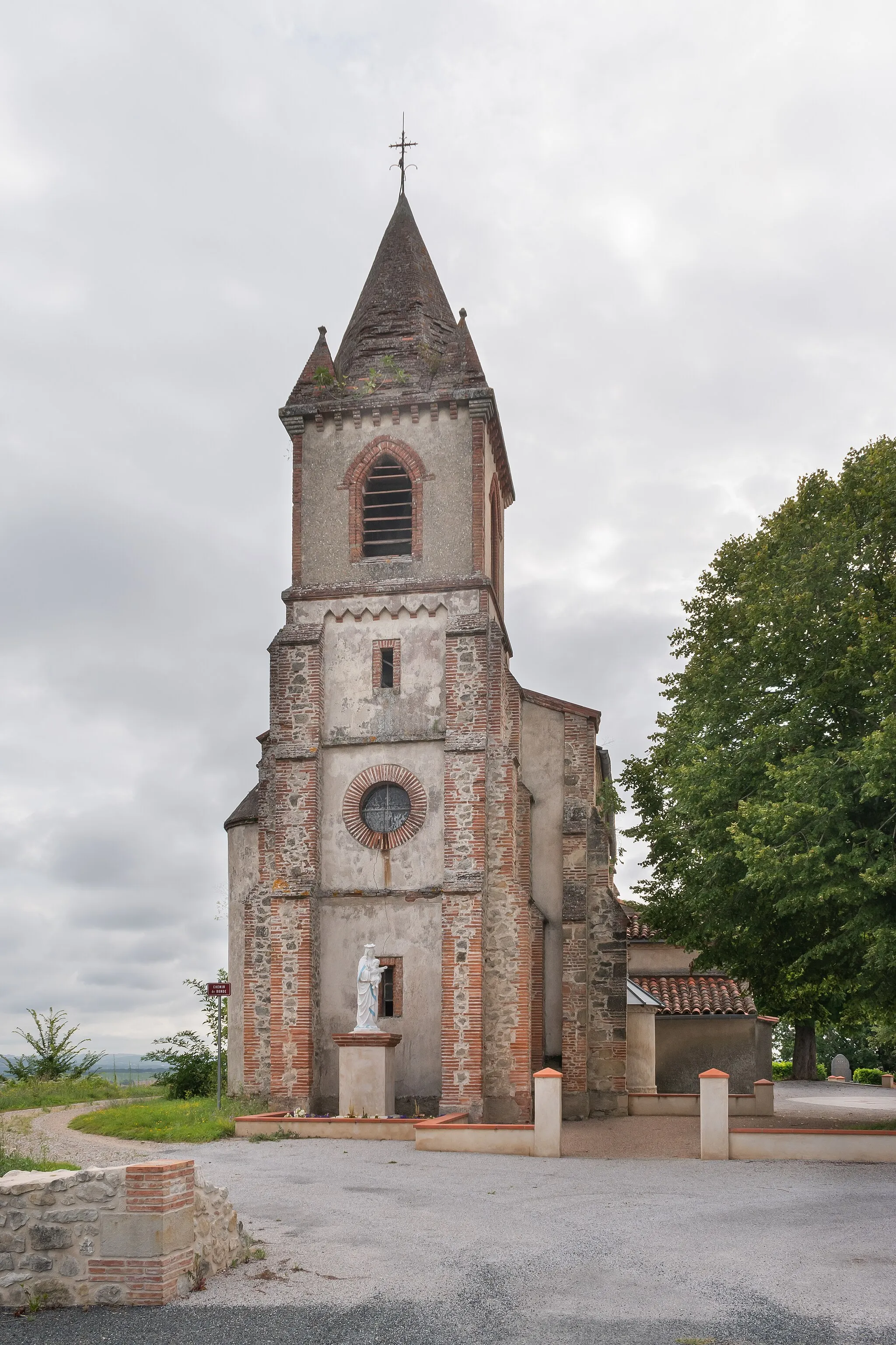 Photo showing: Saint Hilarius church in Pratviel, Tarn, France