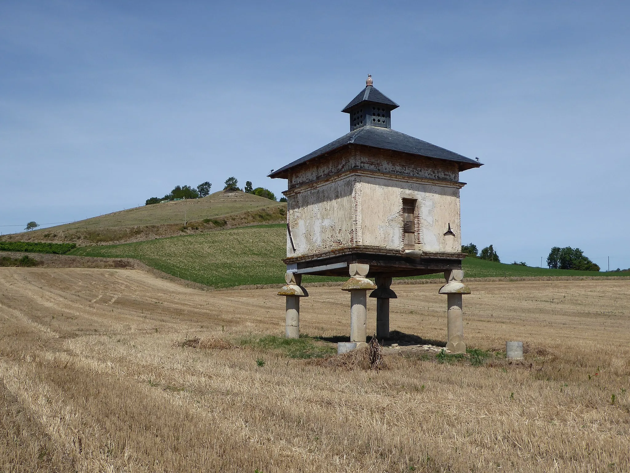 Photo showing: Pigeonnier du Colombier, Saint-Germain-des-Prés, Tarn en 2016