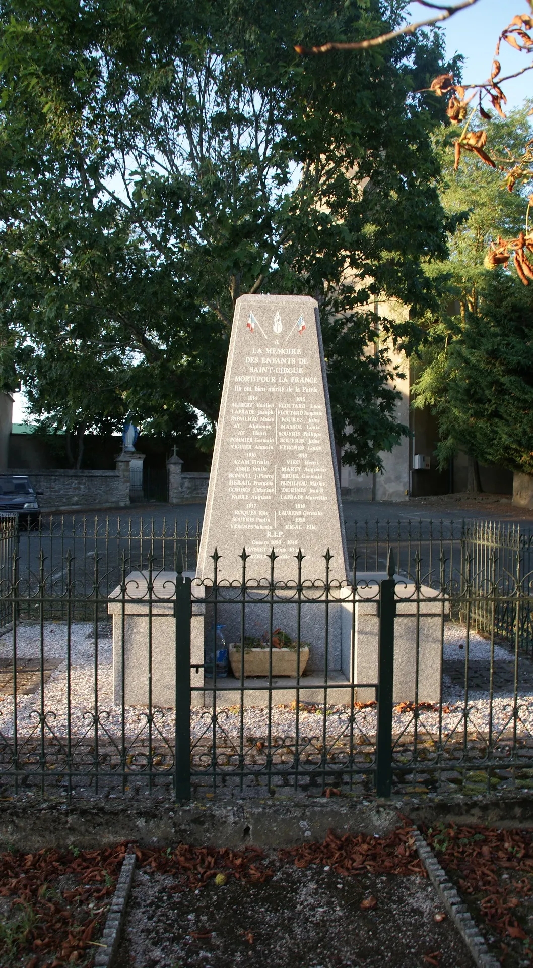 Photo showing: le Monument Aux Morts