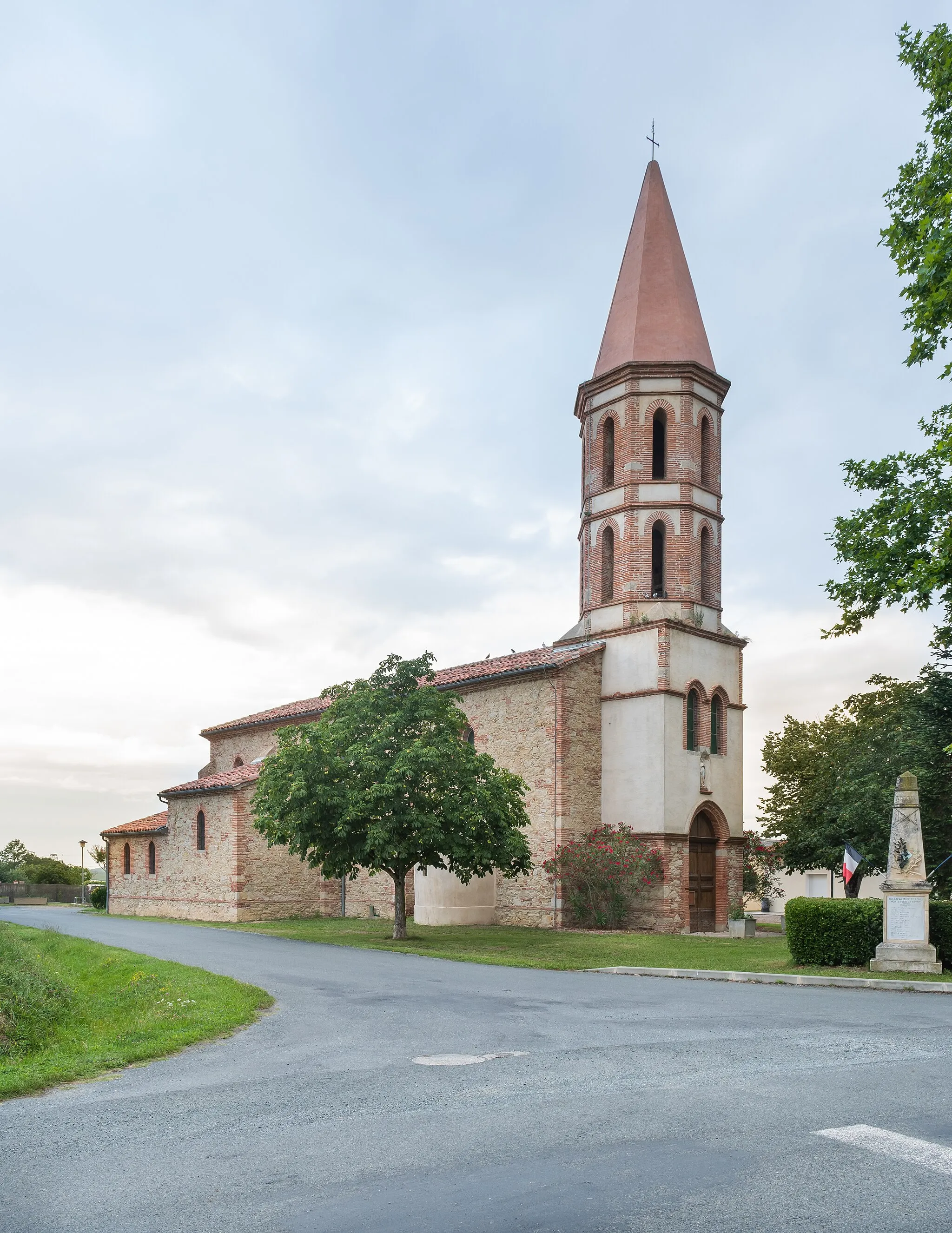 Photo showing: Saint Anianus church in Saint-Agnan, Tarn, France