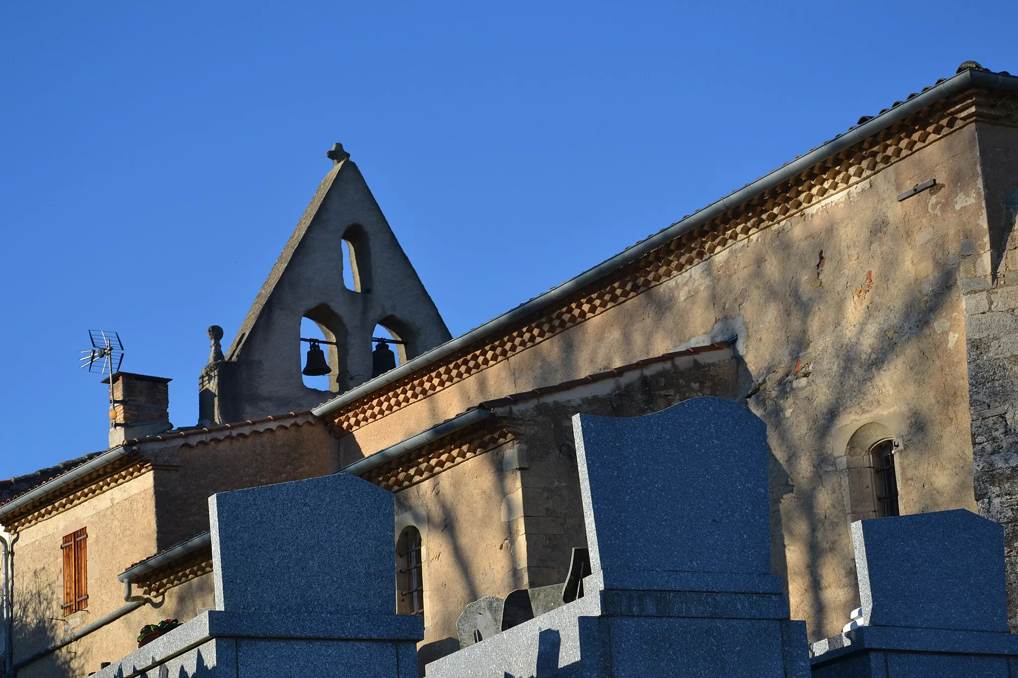 Photo showing: Église Sainte-Cécile de Lastourges de Saint-Julien-du-Puy