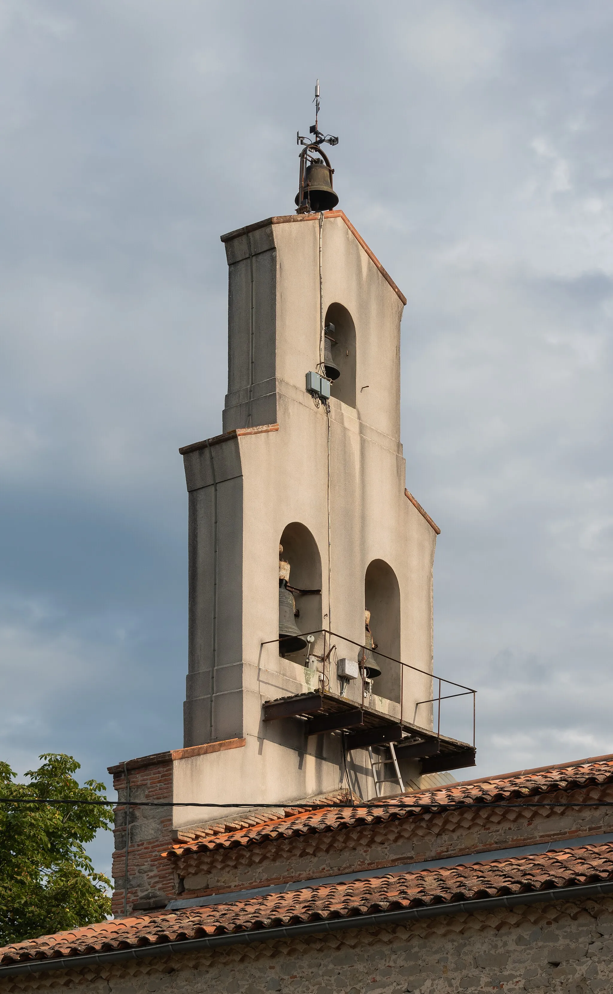 Photo showing: Bell tower of the Saint Saturnin church in Villeneuve-lès-Lavaur, Tarn, France