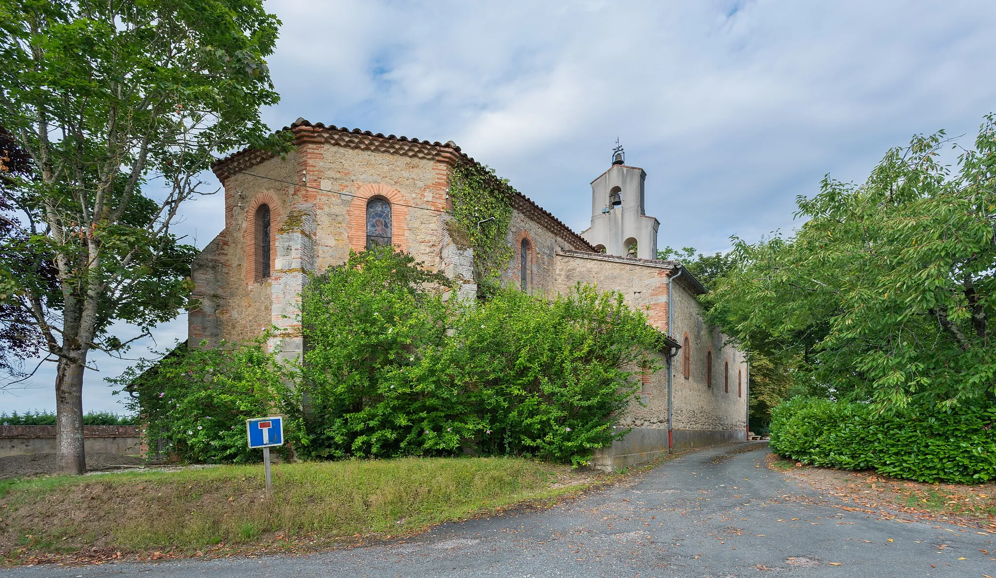 Photo showing: Saint Saturnin church in Villeneuve-lès-Lavaur, Tarn, France