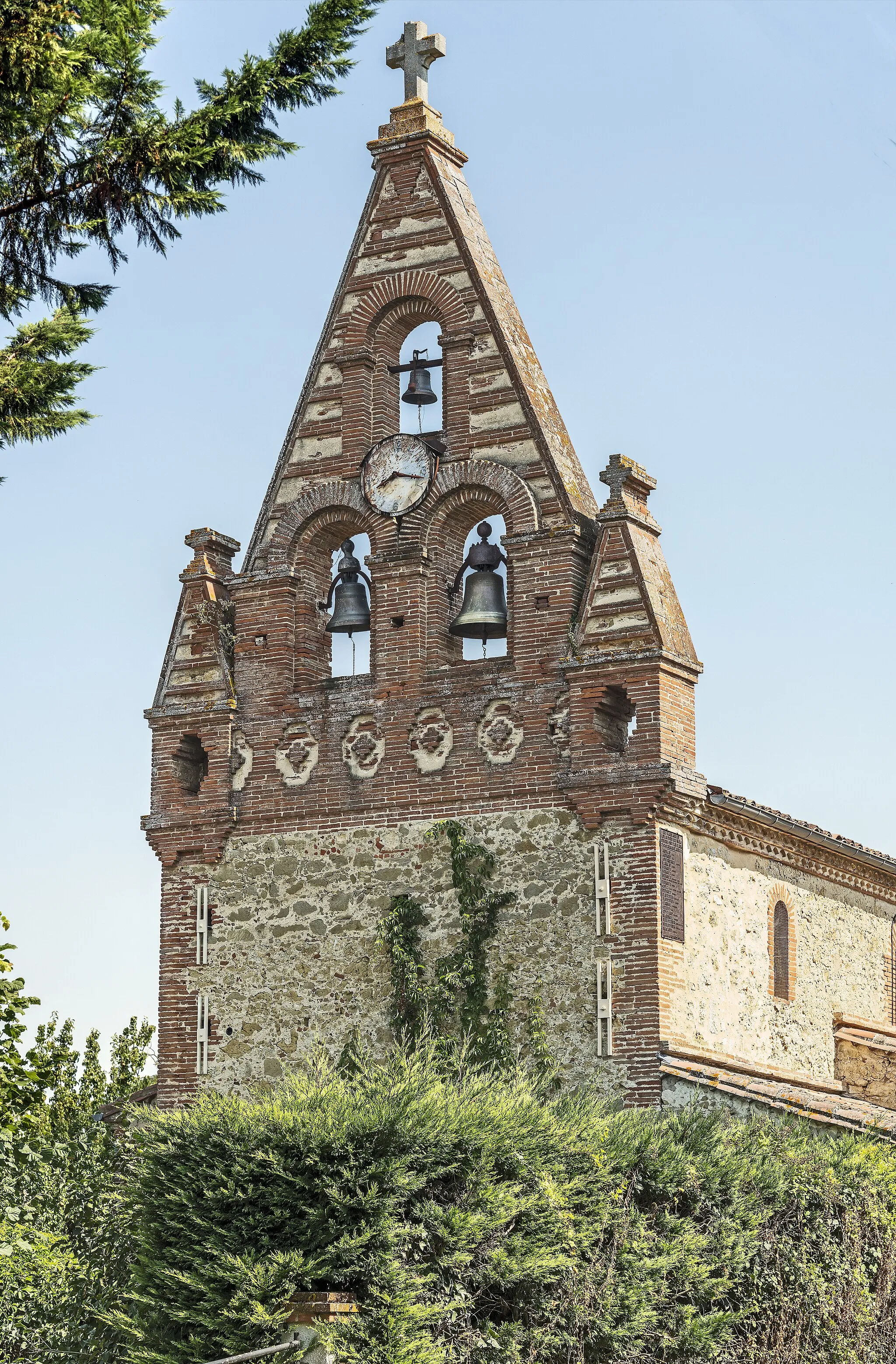 Photo showing: Teulat, Tarn, France  - Chapel St. Martin, bell gable.