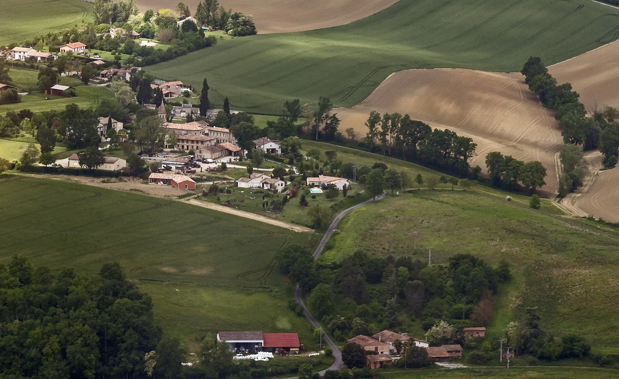 Photo showing: Aerial view of Pugnères, Commune of Teulat, Tarn, France.