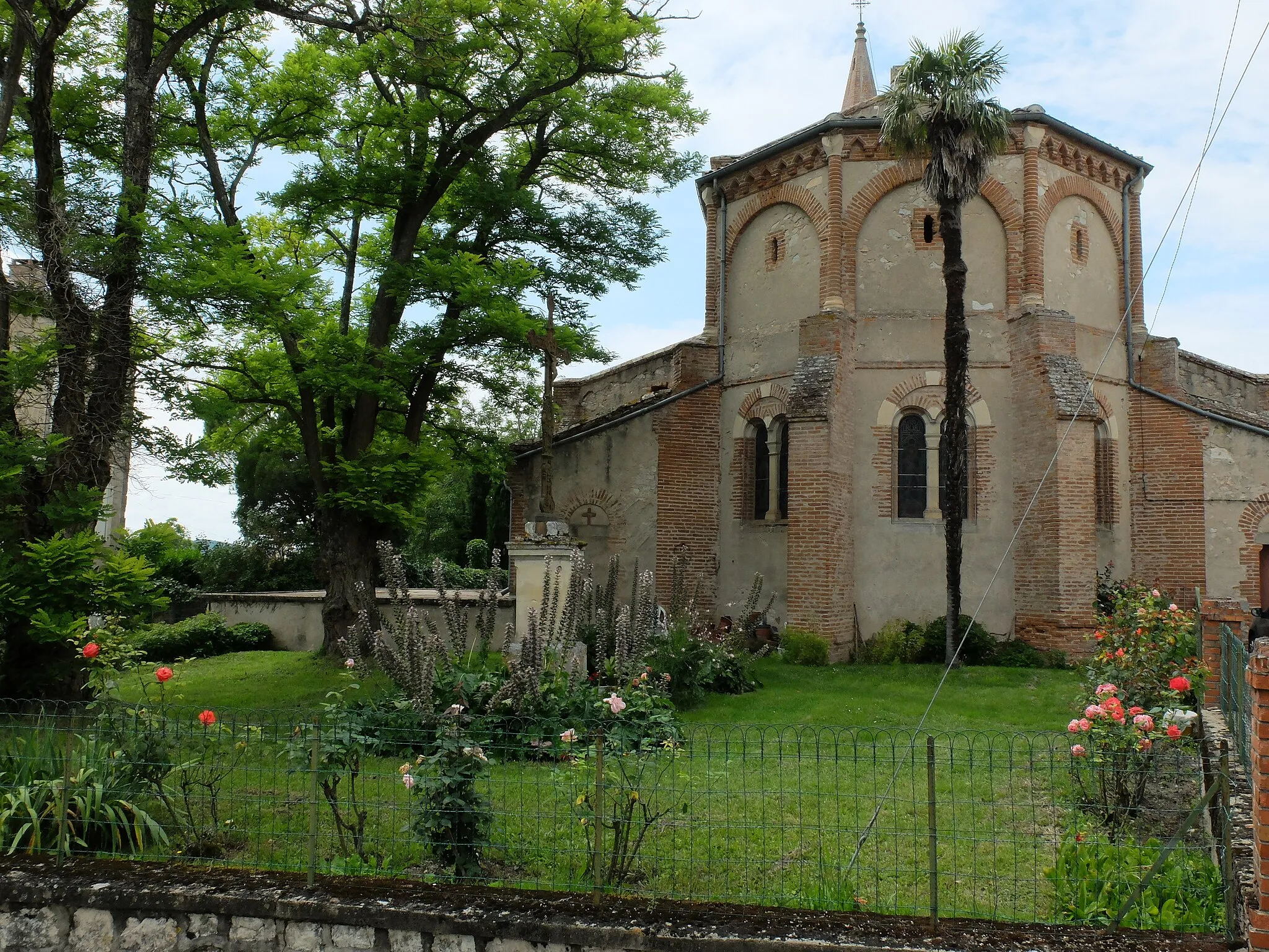 Photo showing: L'abside de l'église de Teyssode