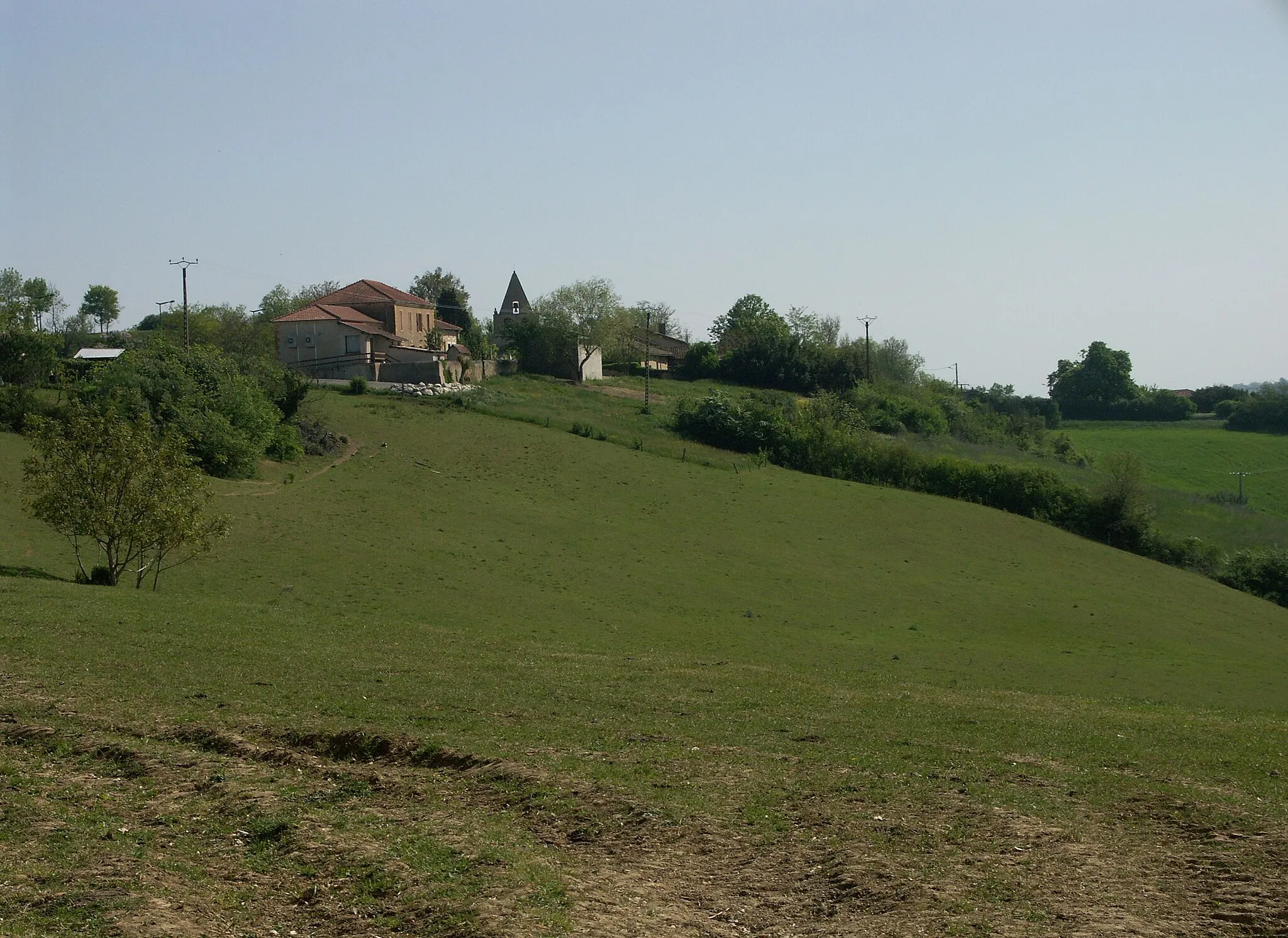 Photo showing: Vue de l'école et de la mairie d'Agassac (31)