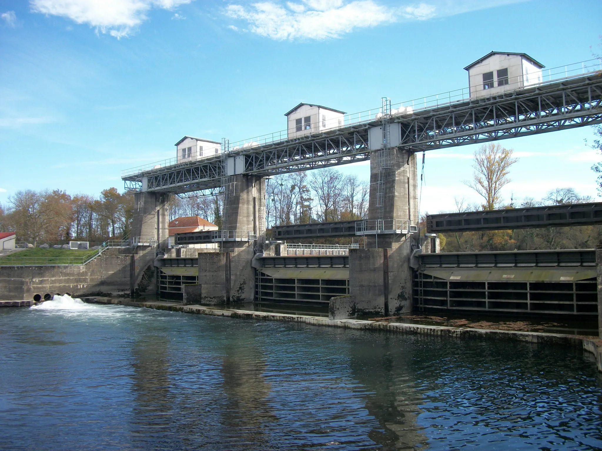Photo showing: Barrage d'Ausson sur la Garonne