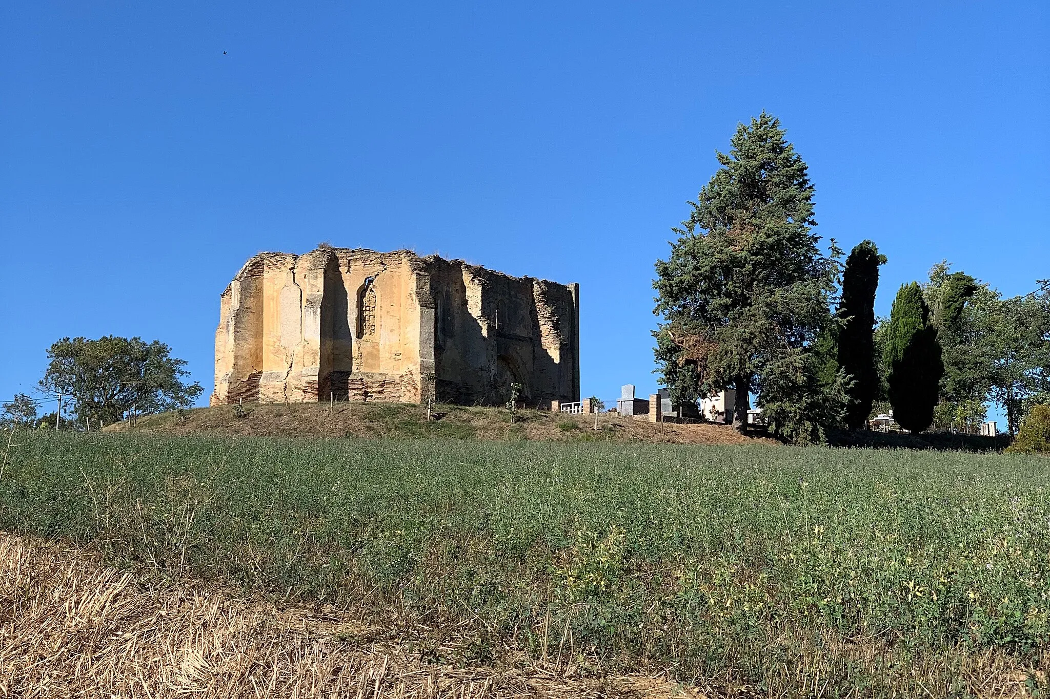 Photo showing: Vestiges de l'église de Bernis à Bellegarde-Sainte-Marie, en Haute-Garonne, France