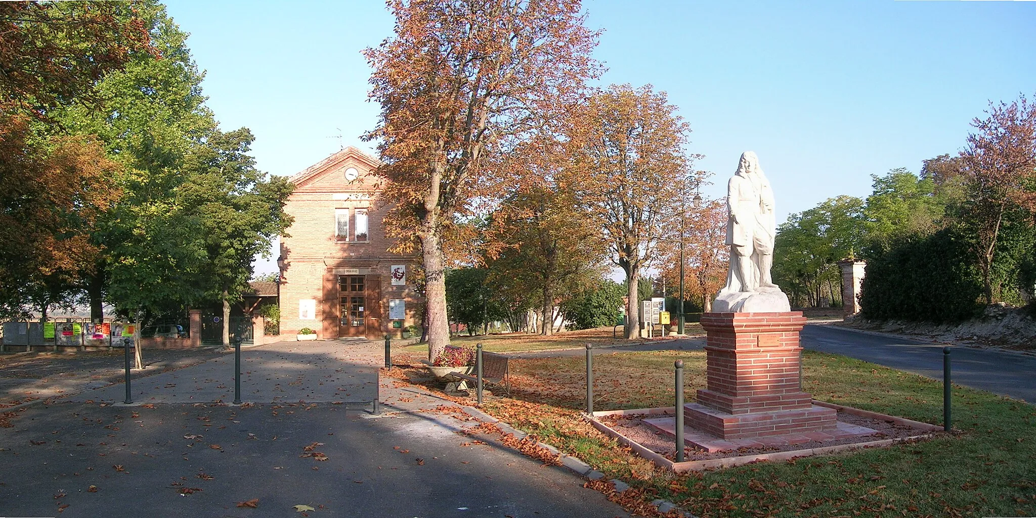 Photo showing: Place de la mairie