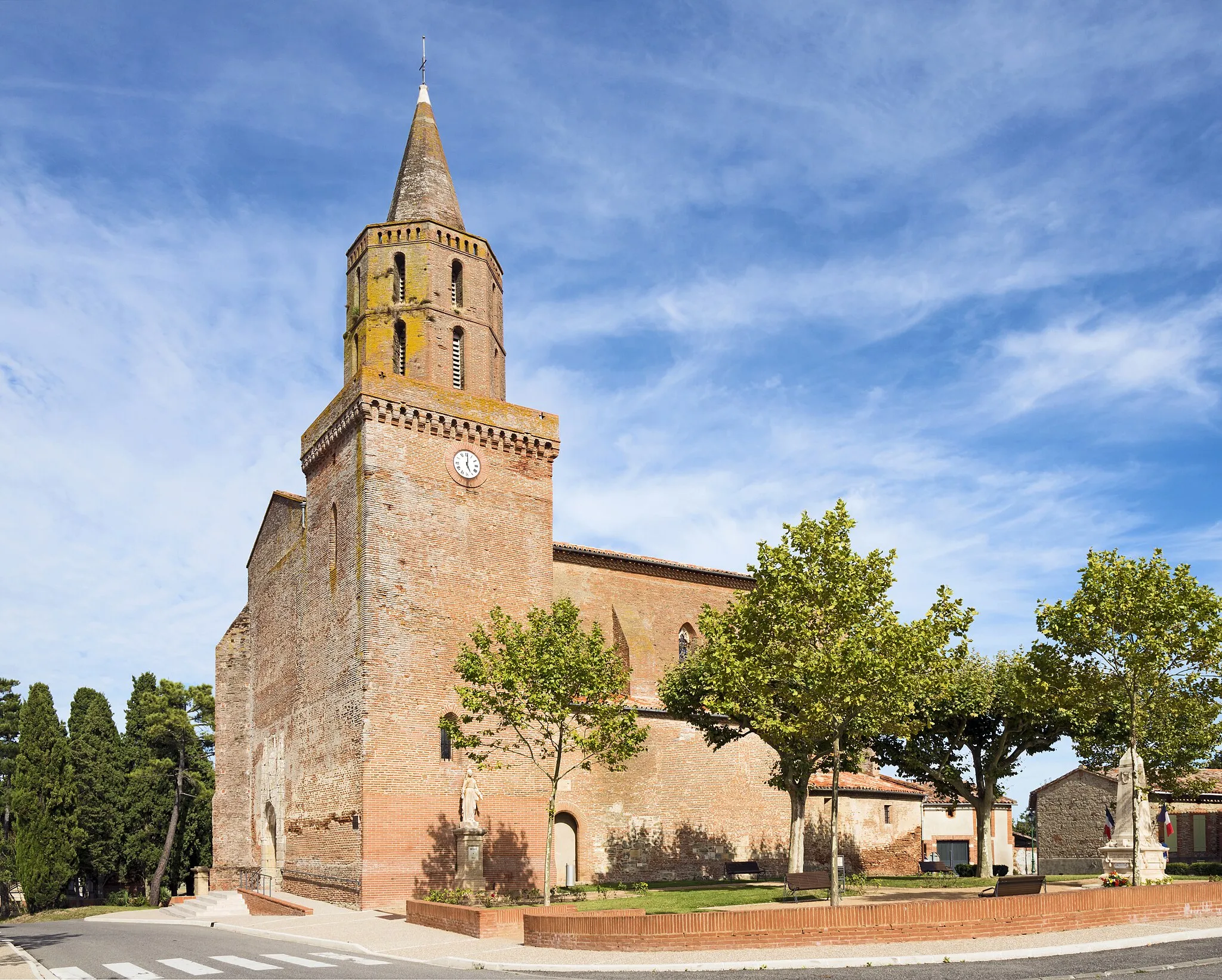 Photo showing: This building is inscrit au titre des monuments historiques de la France. It is indexed in the base Mérimée, a database of architectural heritage maintained by the French Ministry of Culture, under the reference PA00094295 .