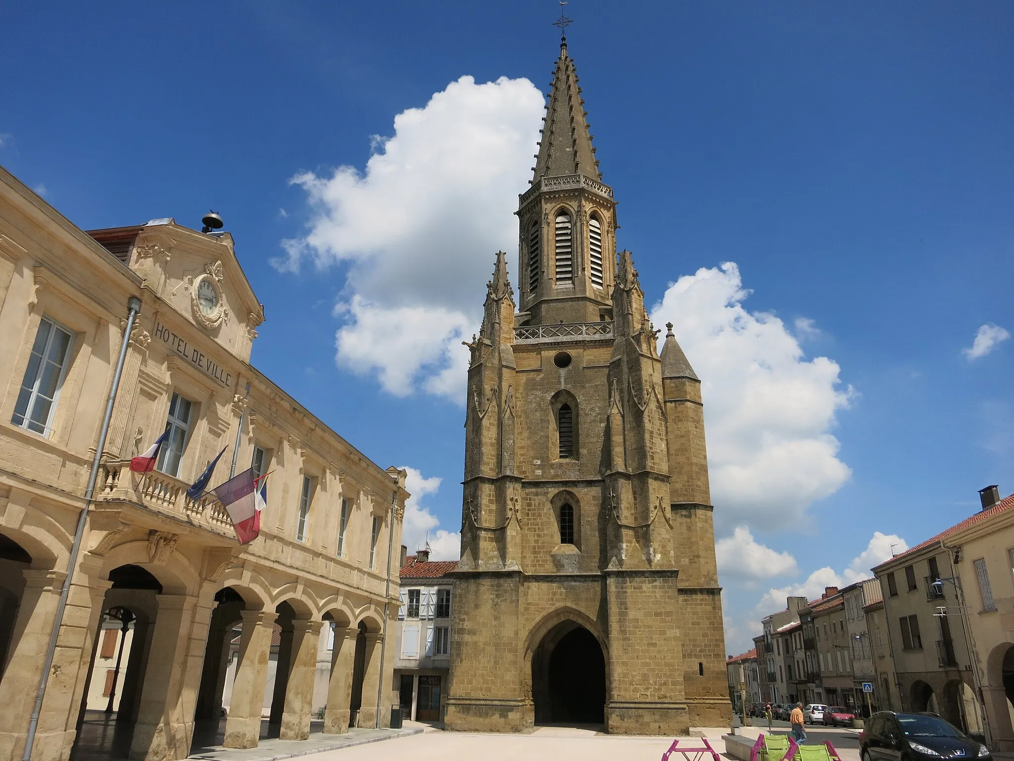 Photo showing: église et mairie de Boulogne-sur-Gesse