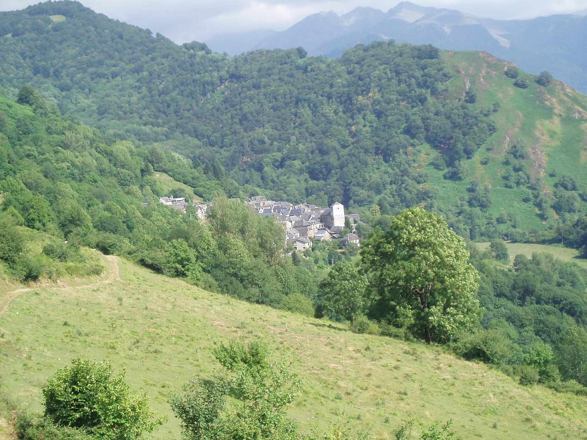 Photo showing: Argut-Dessus, Village seen from the West