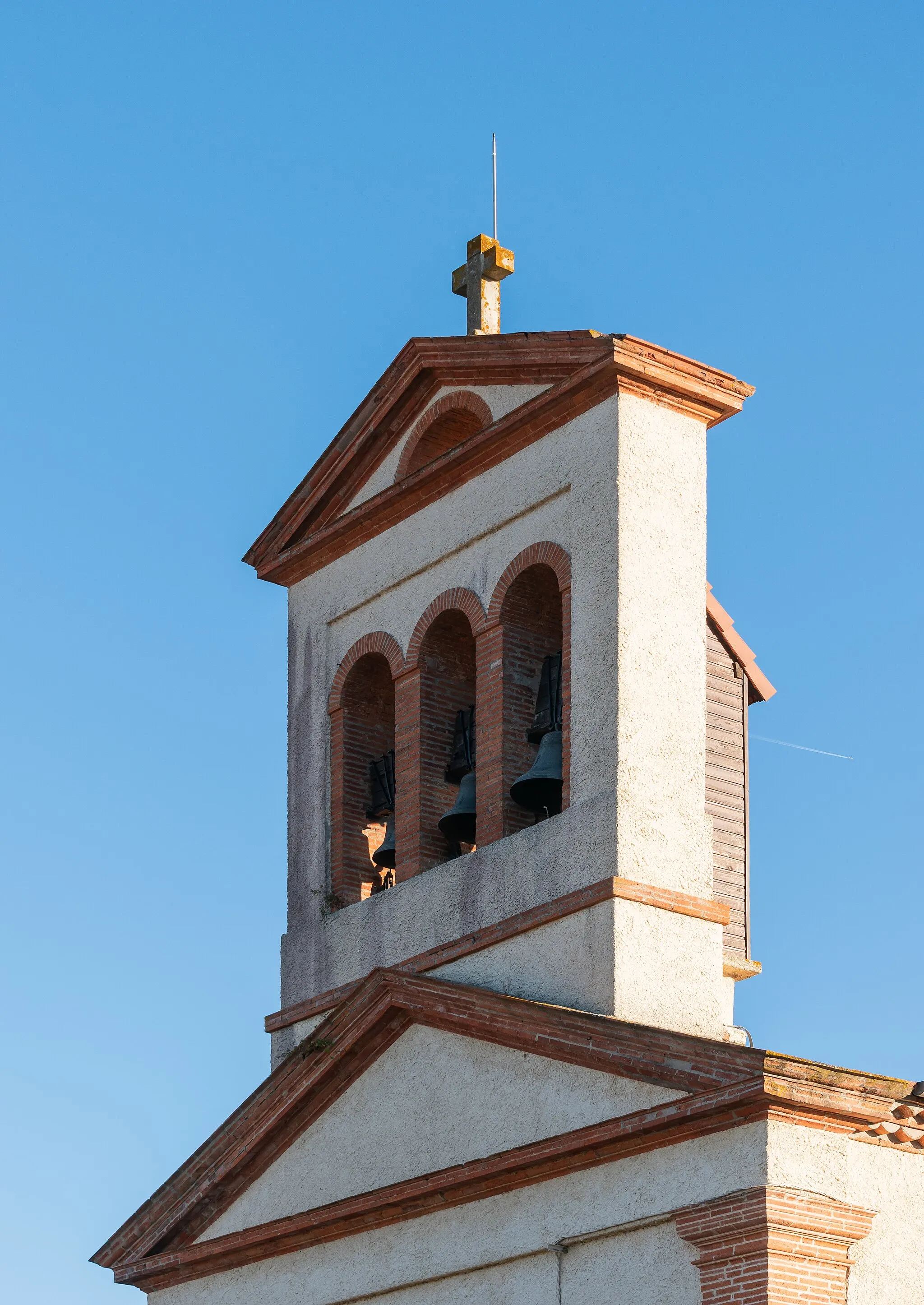 Photo showing: Bell tower of the Saint Saturnin of Toulouse church in Bragayrac, Haute-Garonne, France