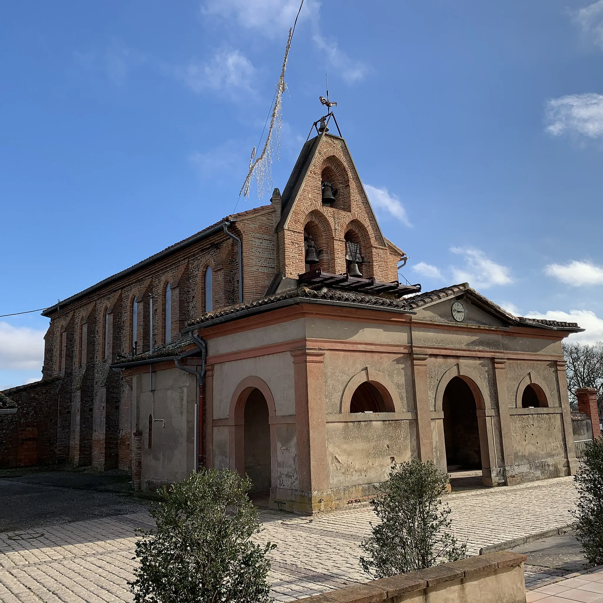 Photo showing: Église Saint-Jean-Baptiste de Bretx (Haute-Garonne) vue depuis la mairie