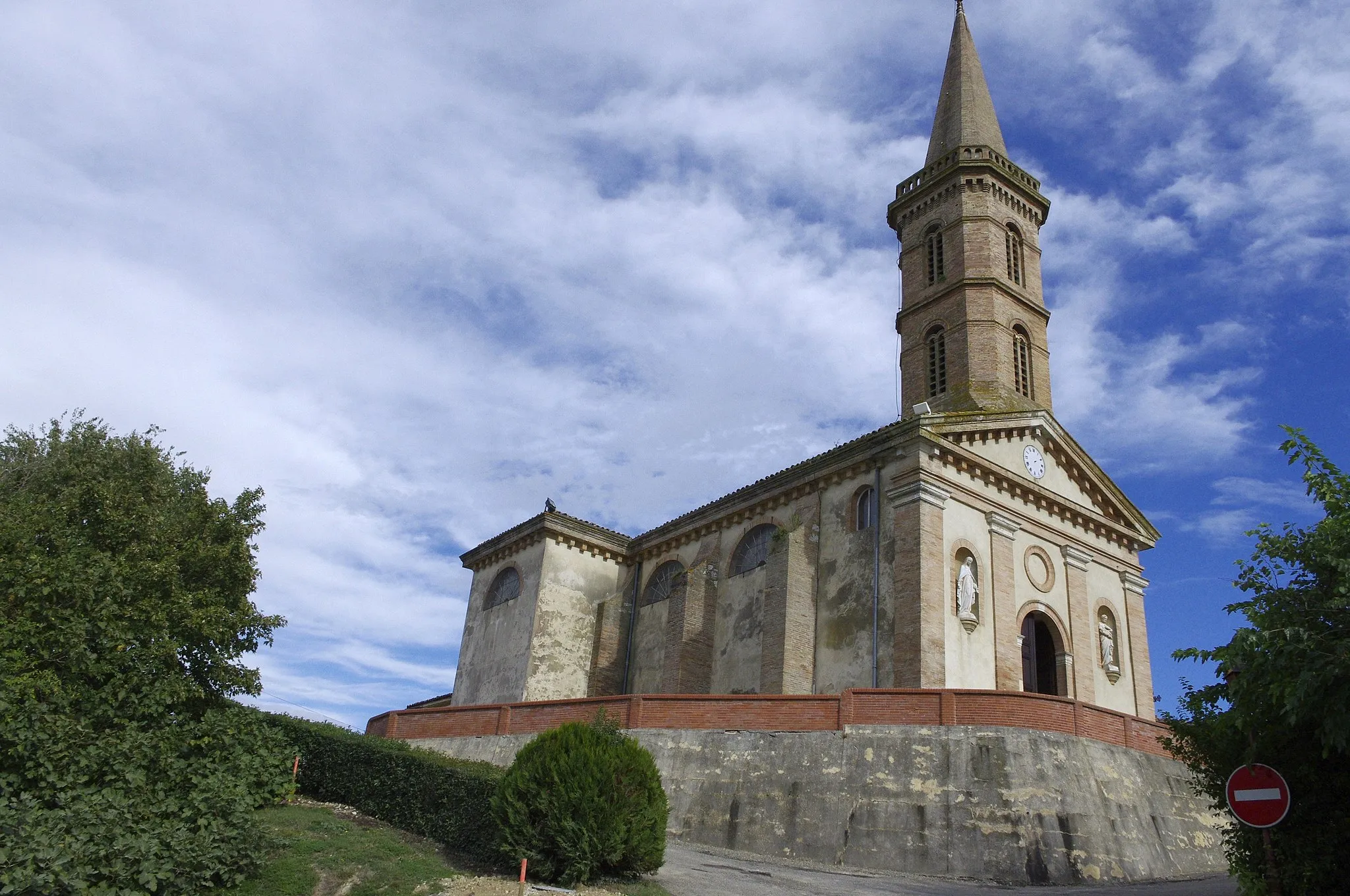 Photo showing: Église de Brignemont, Haute Garonne, France.