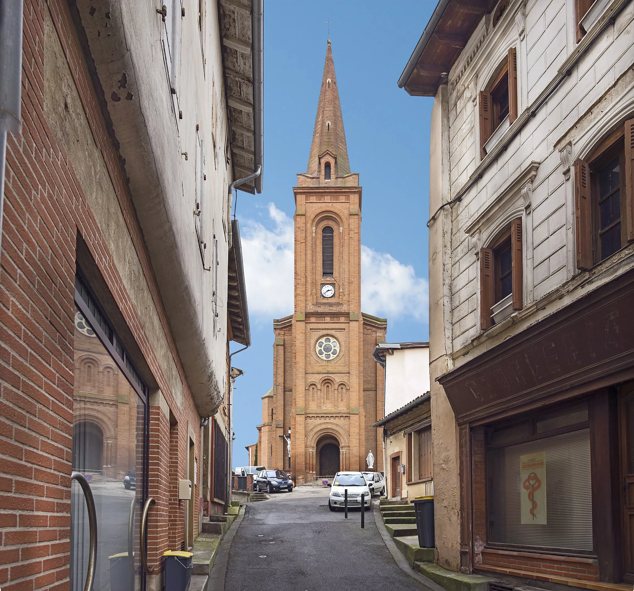 Photo showing: Facade of St.Peter Church view from Emile Zola Streee in Caraman Haute-Garonne France