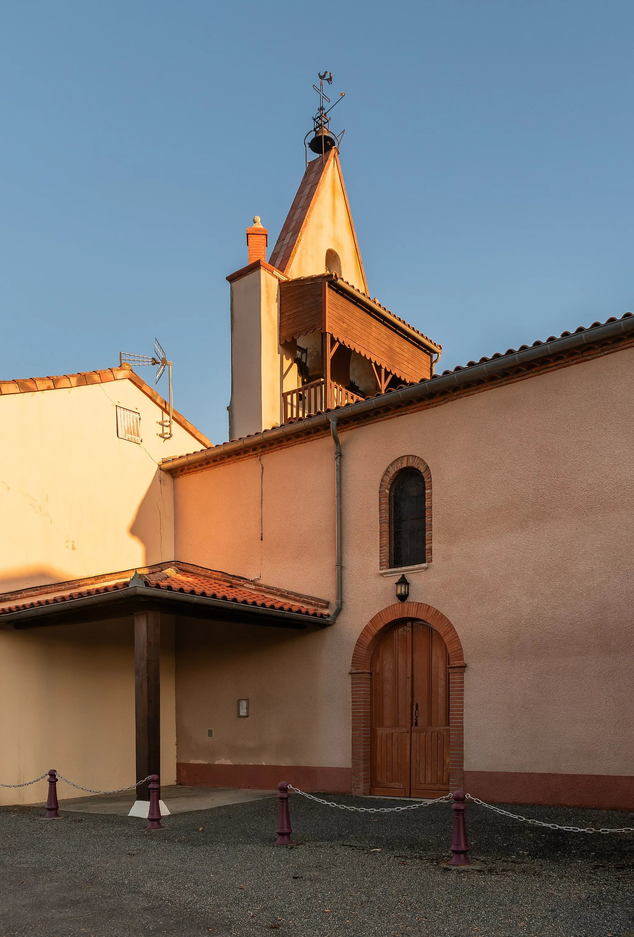 Photo showing: Assumption church in Cambernard, Haute-Garonne, France