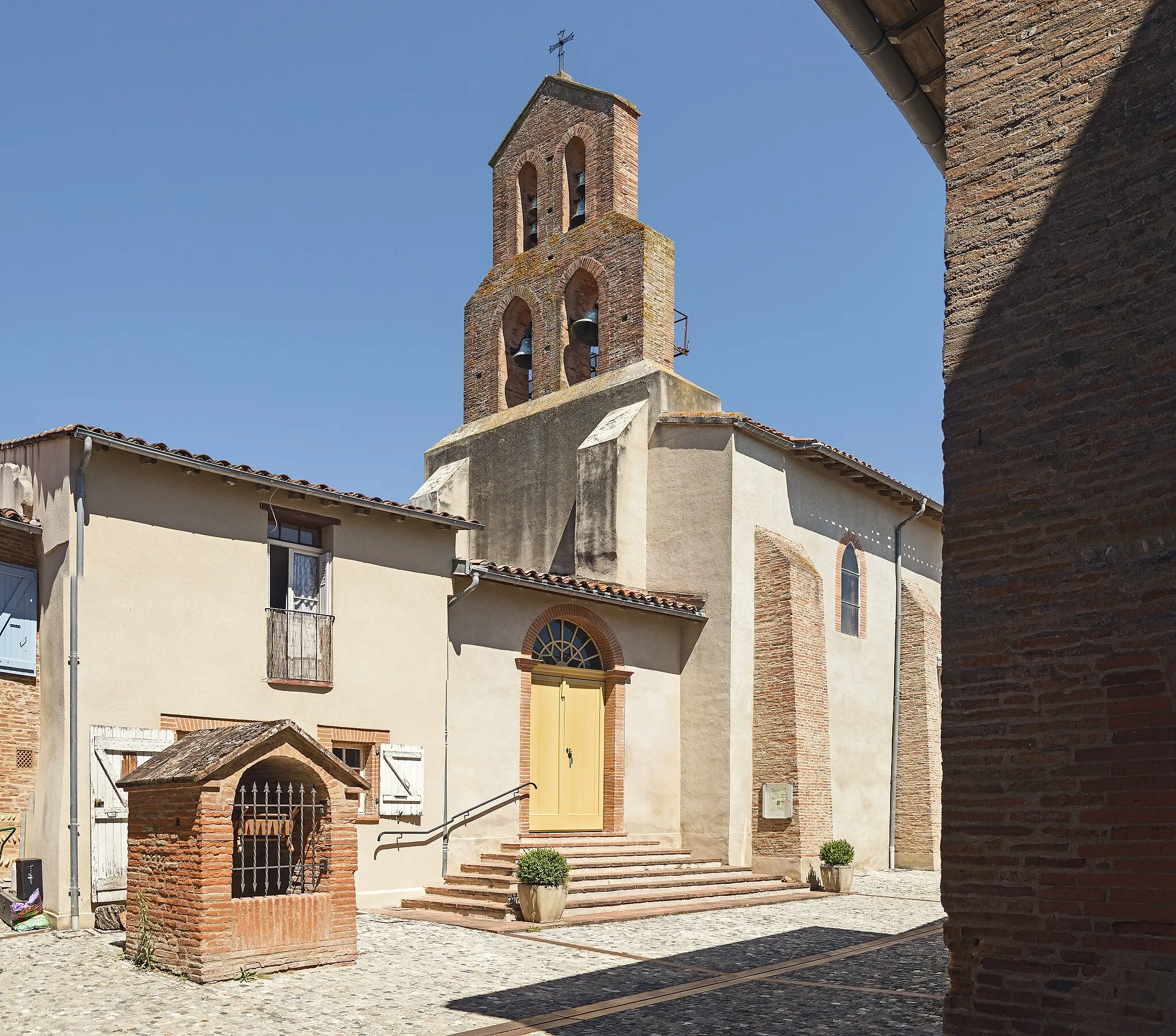 Photo showing: Clermont-le-Fort, Haute-Garonne France. Church Saint-Pierre.