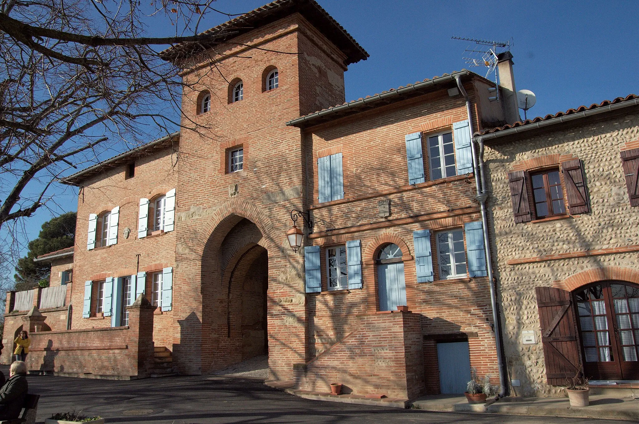 Photo showing: Porte du fort du village de Clermont-le-Fort (Haute-Garonne, France).