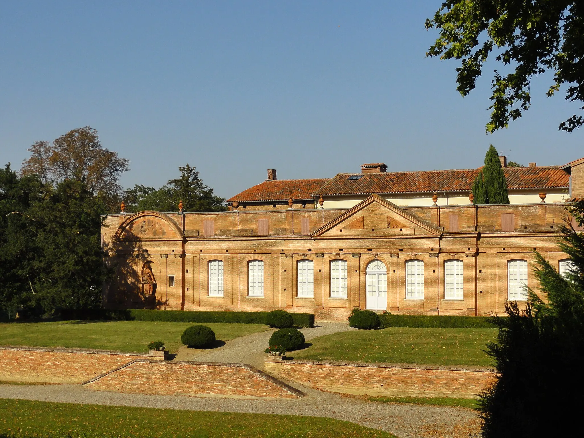 Photo showing: Château de Fourquevaux (Orangerie), Haute-Garonne, France.