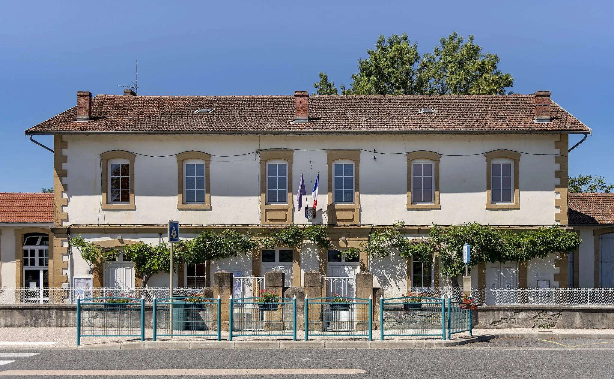 Photo showing: Town hall of Figarol, Haute-Garonne, France.