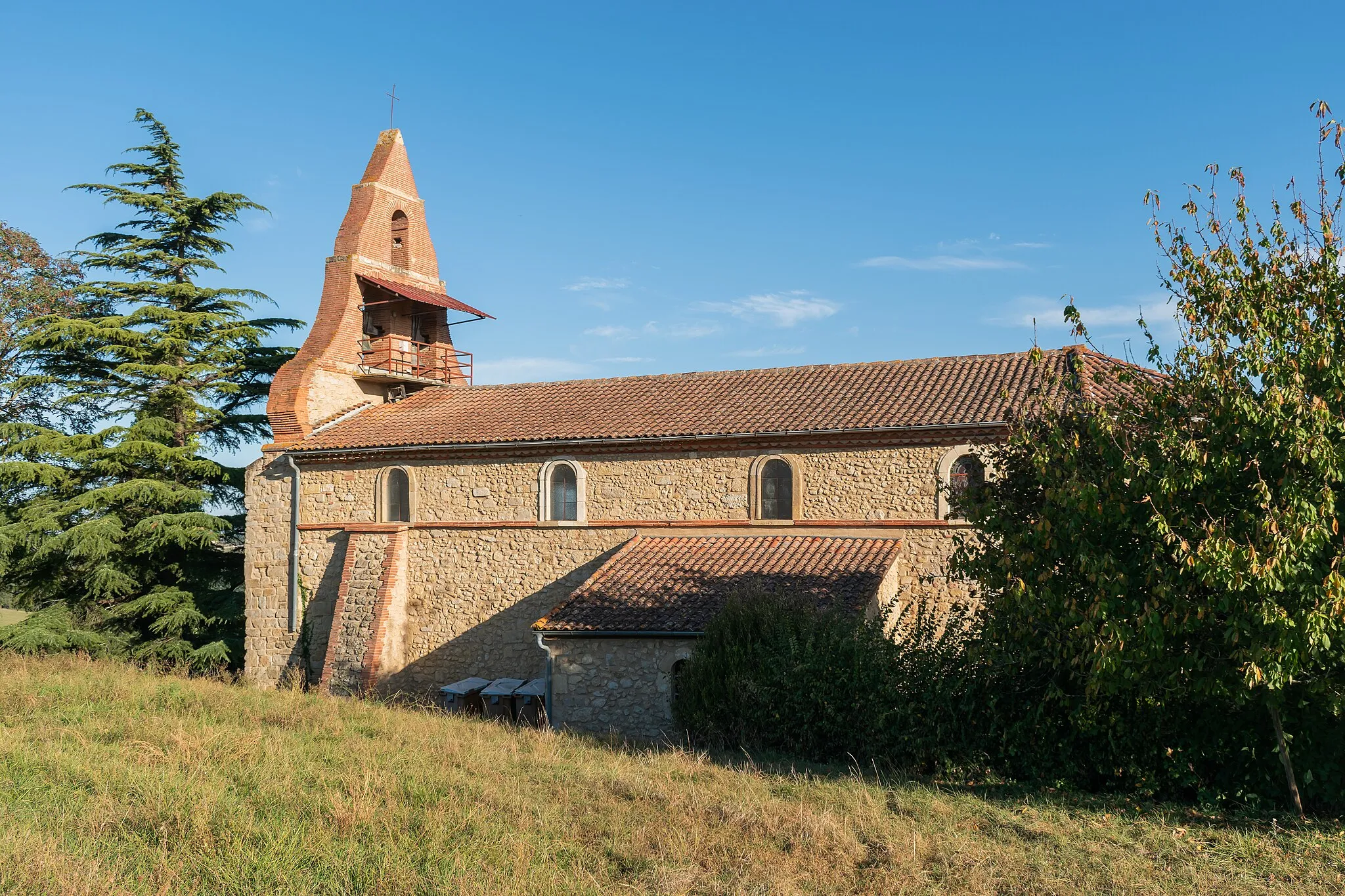 Photo showing: Saint Anthony church in Fustignac, Haute-Garonne, France