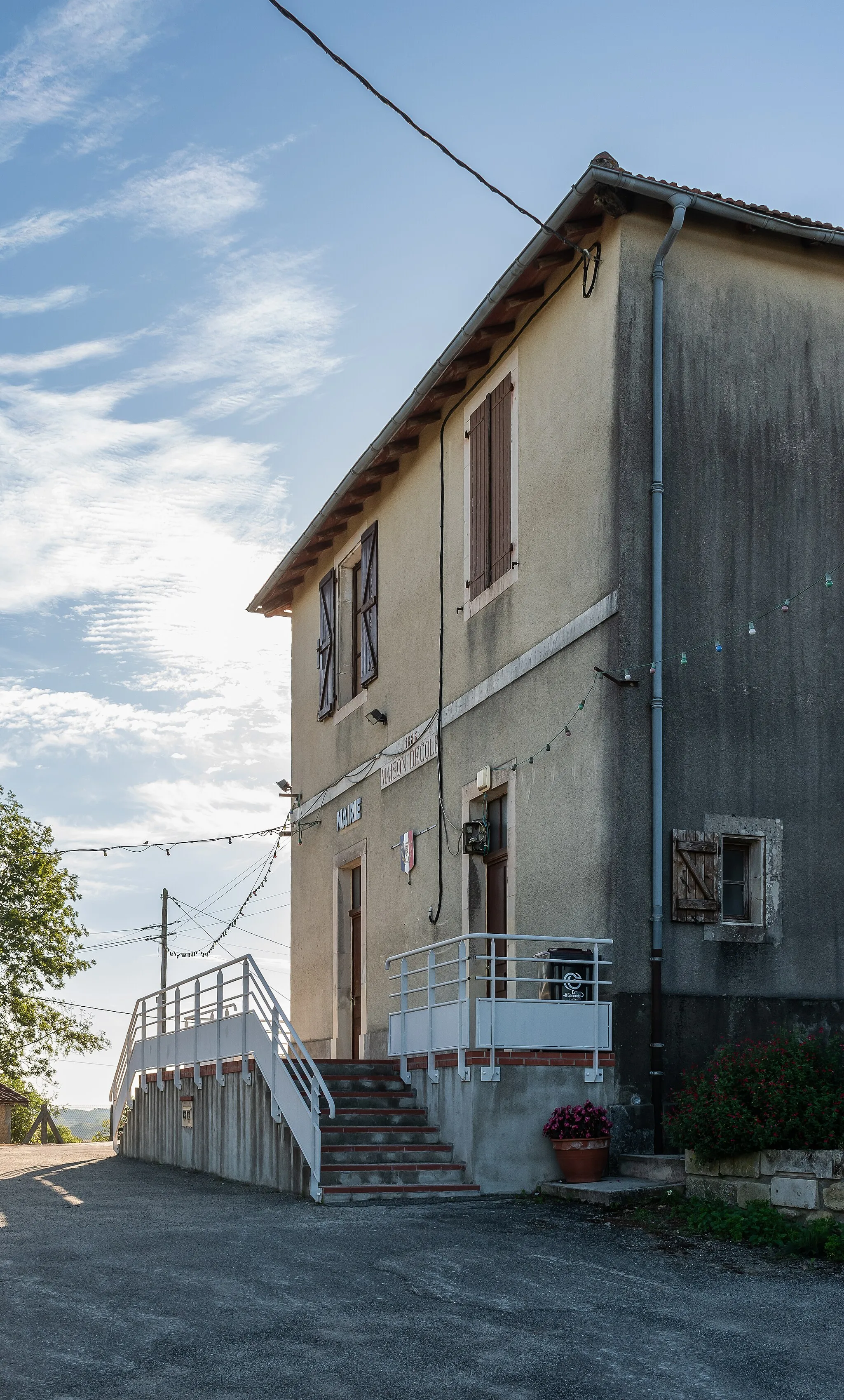 Photo showing: Town hall of Fustignac, Haute-Garonne, France