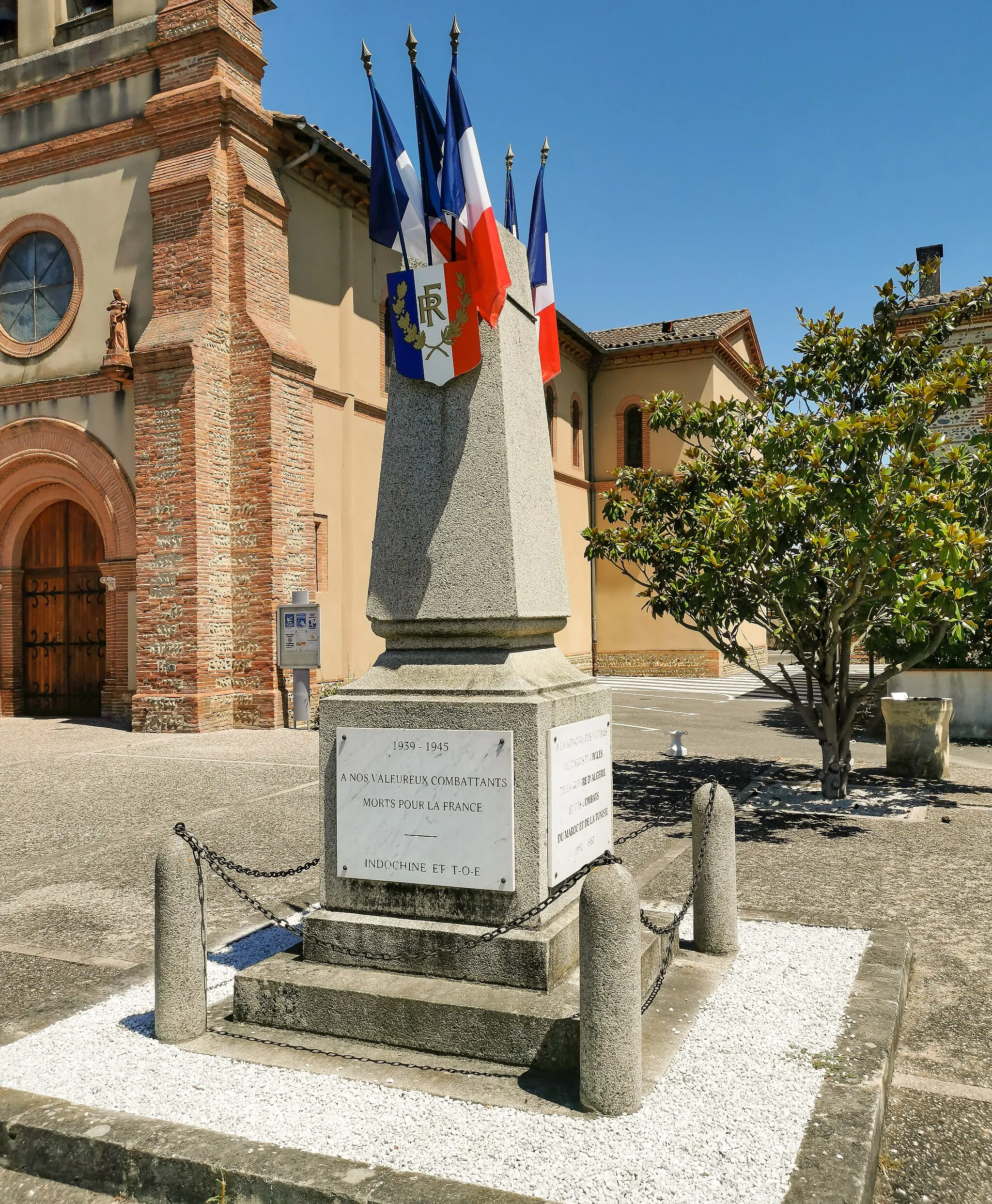 Photo showing: War memorial - Gagnac-sur-Garonne Haute-Garonne, France.