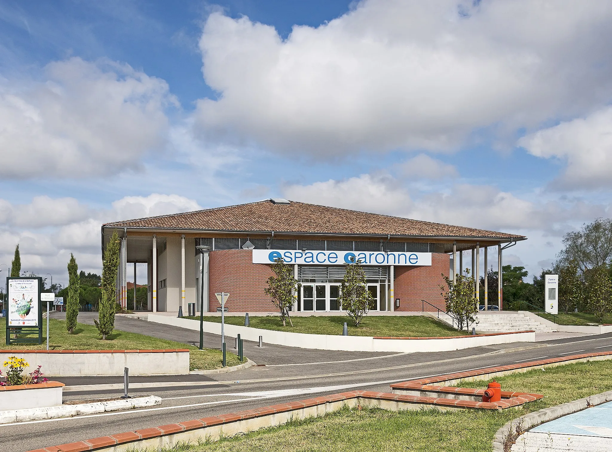 Photo showing: Gagnac-sur-Garonne. Community centre.