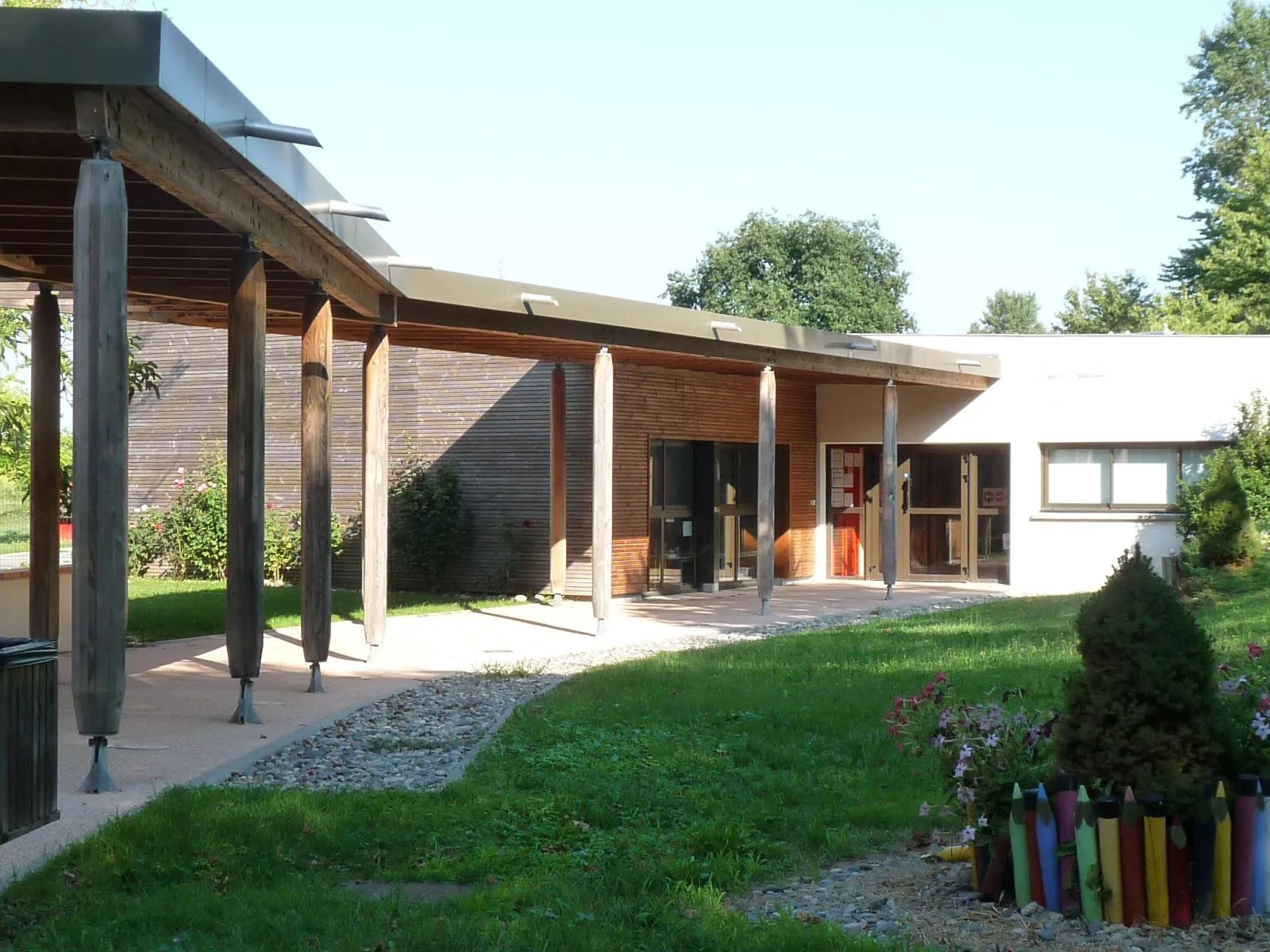 Photo showing: Ecole Emile-Sentenac ((1919-1944), instituteur à  Issus en 1941-43), Issus, Haute-Garonne, France