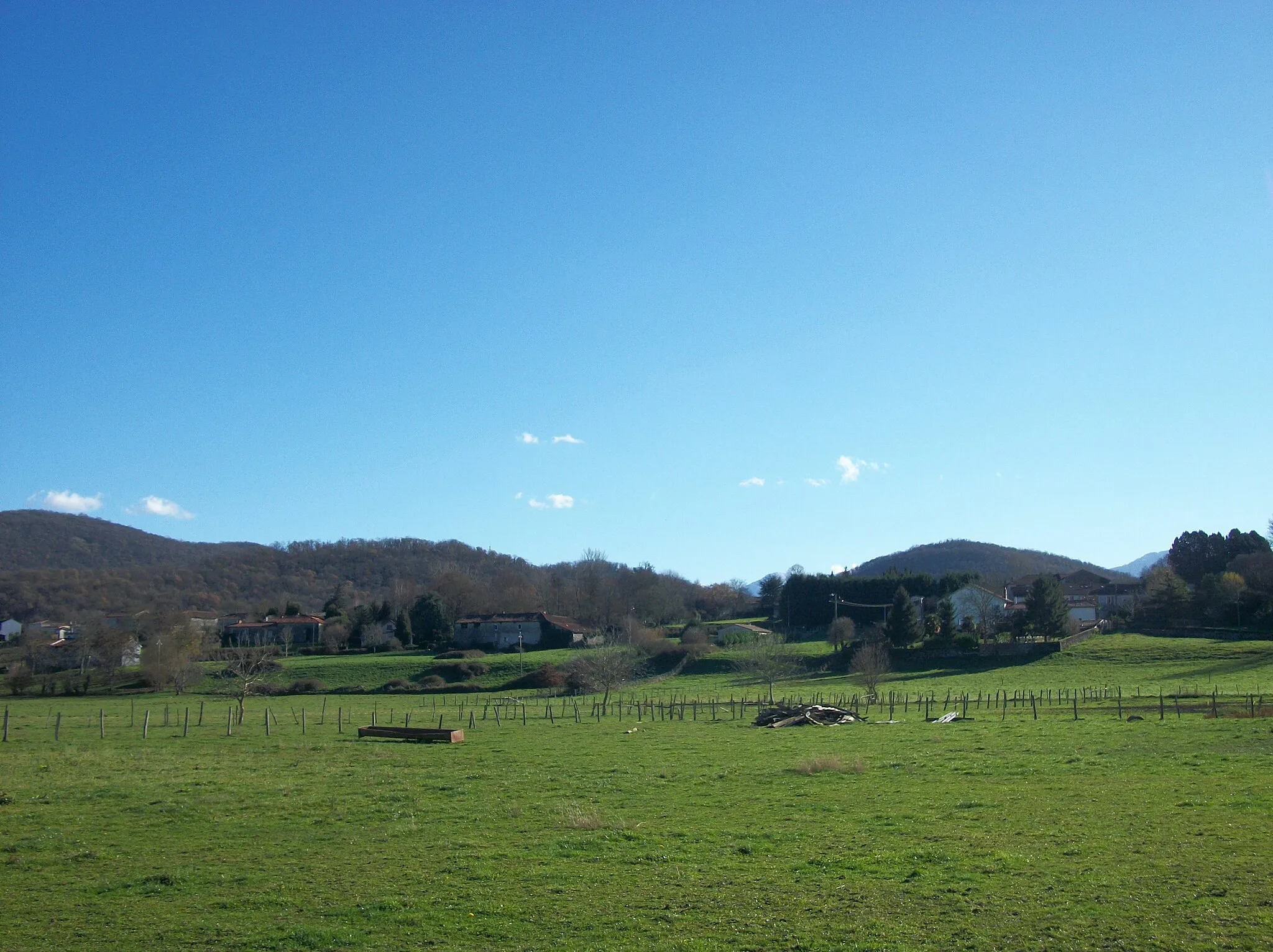 Photo showing: Le village de Cier-de-Rivière sur une colline