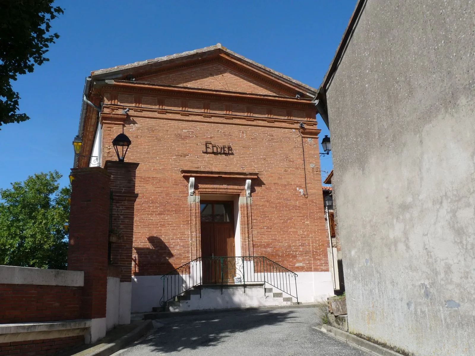 Photo showing: Ancien temple, foyer, Gibel, Haute-Garonne, France