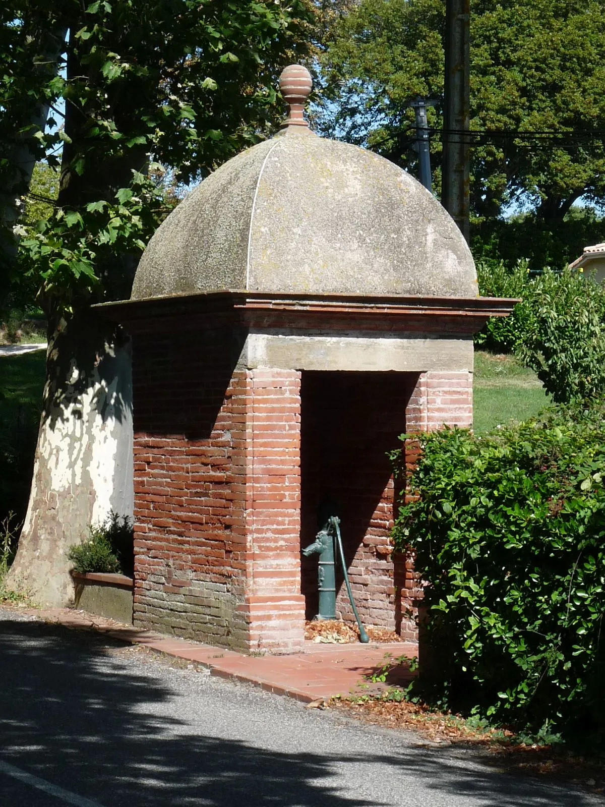 Photo showing: Fontaine, Gibel, Haute-Garonne, France