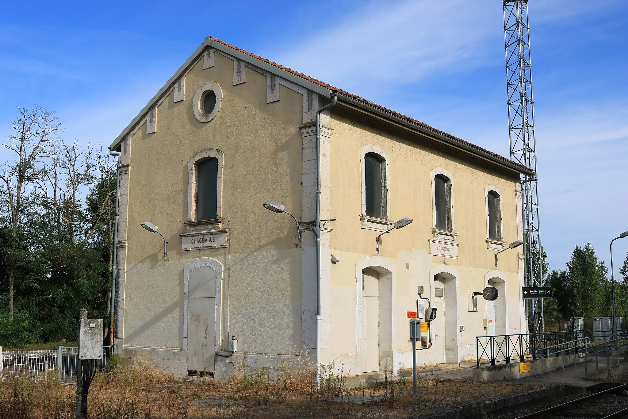 Photo showing: Ancien bâtiment voyageurs de la gare de Gragnague.