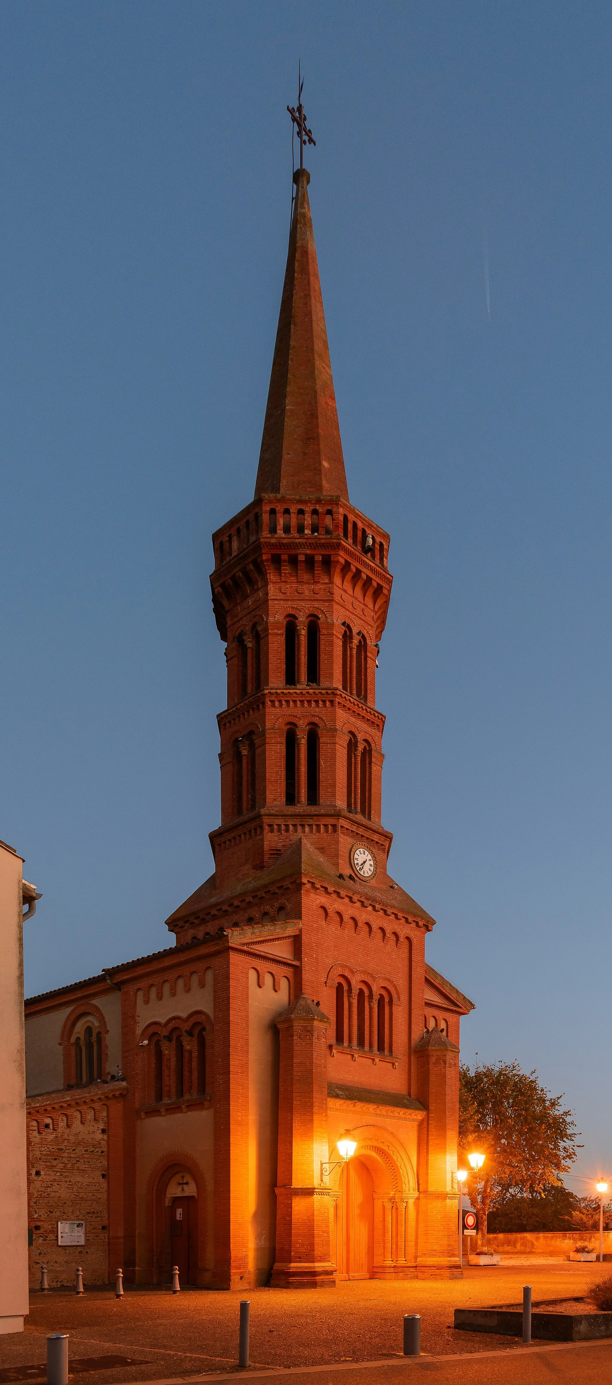 Photo showing: Nativity of the Virgin Mary church in Labastidette, Haute-Garonne, France