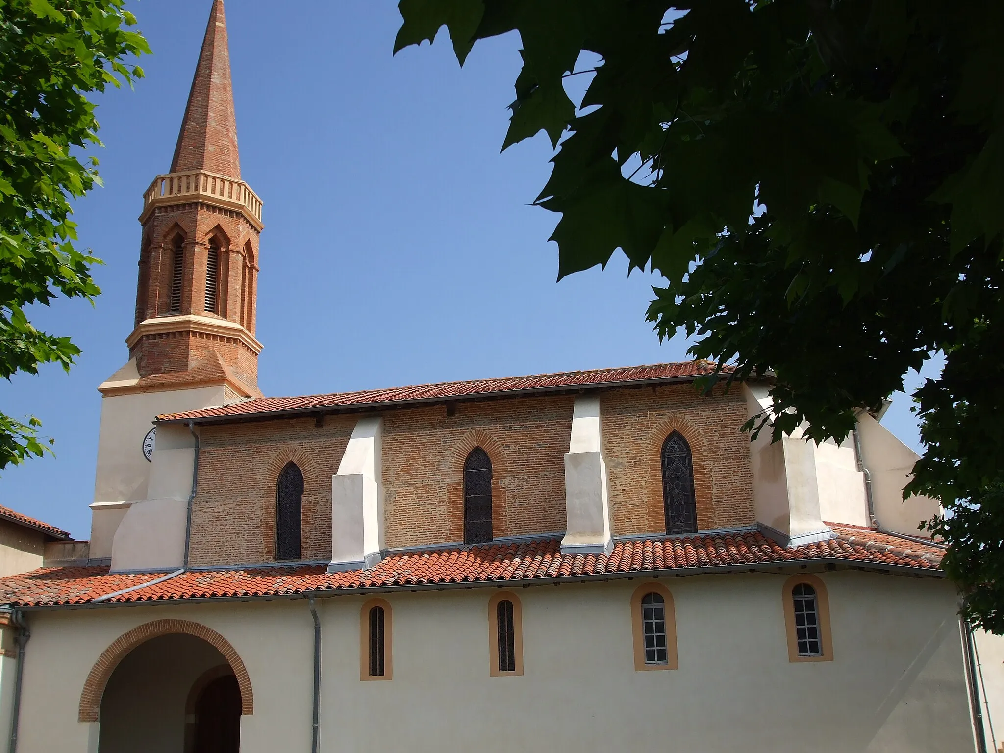 Photo showing: Church of Lacaugne, in the french département of Haute-Garonne.