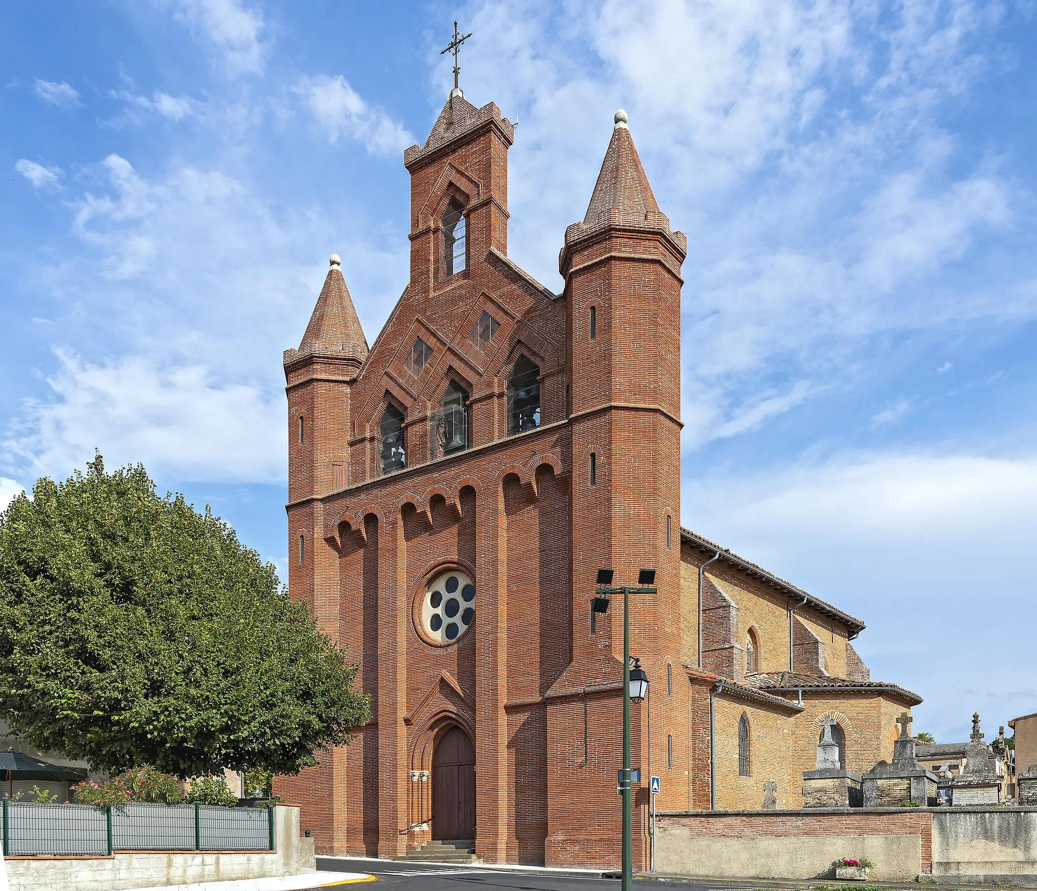 Photo showing: Lapeyrouse-Fossat - Assumption church - Facade