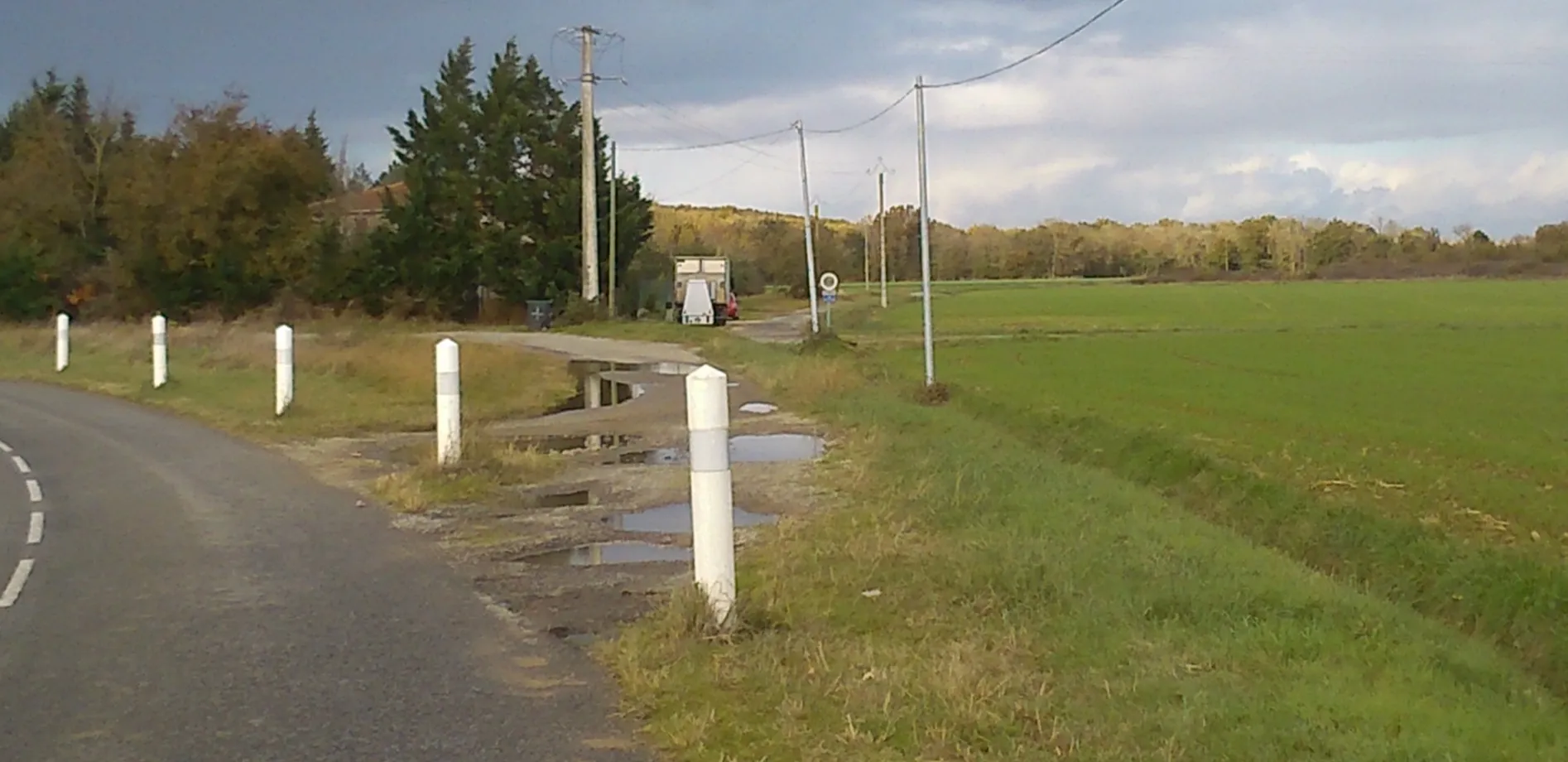 Photo showing: L'emplacement de l'ancienne halte ferroviaire de Lamasquère, devenue une petite route